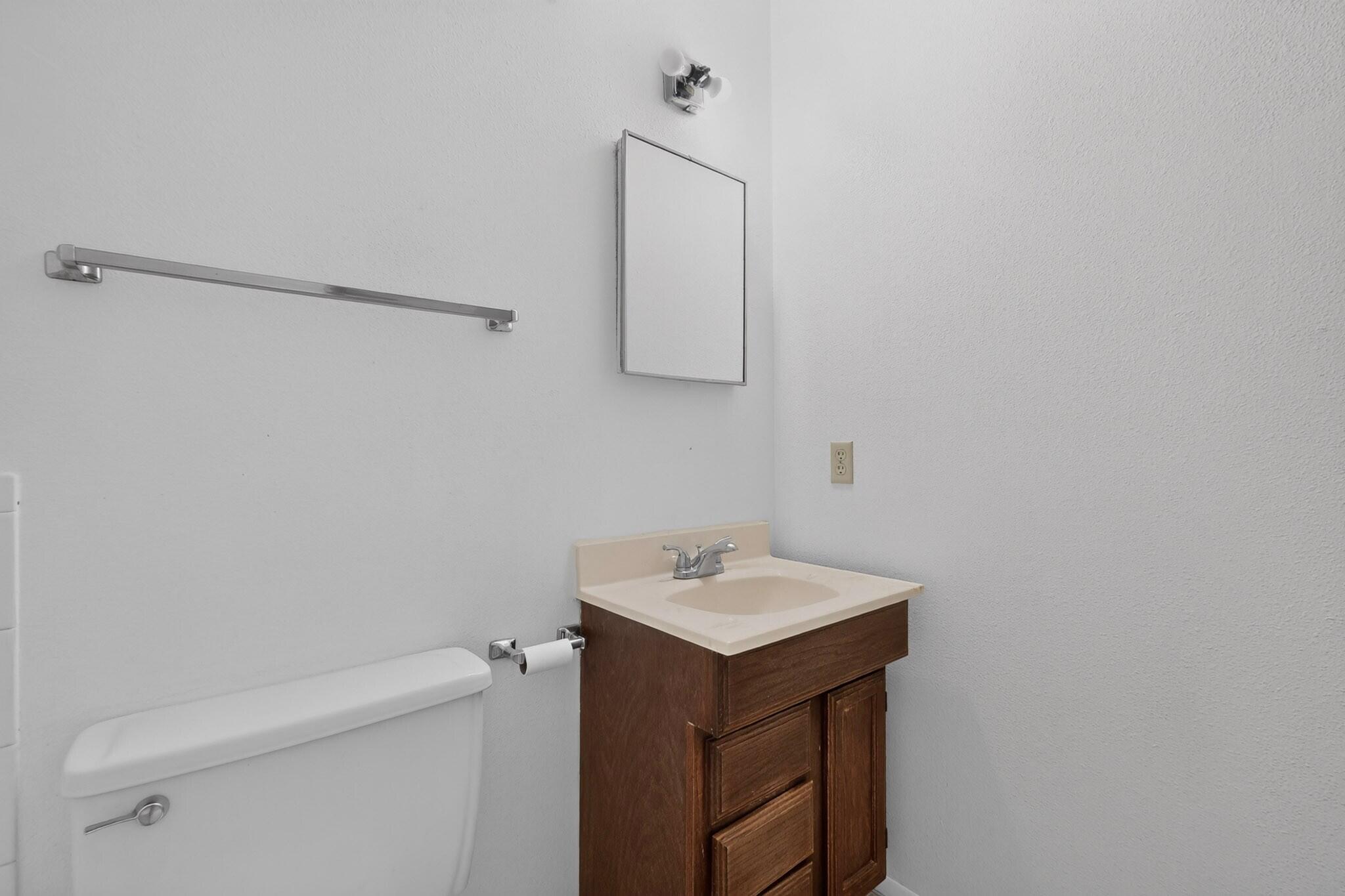 Photo 19 — 628 Mountain View Avenue NE