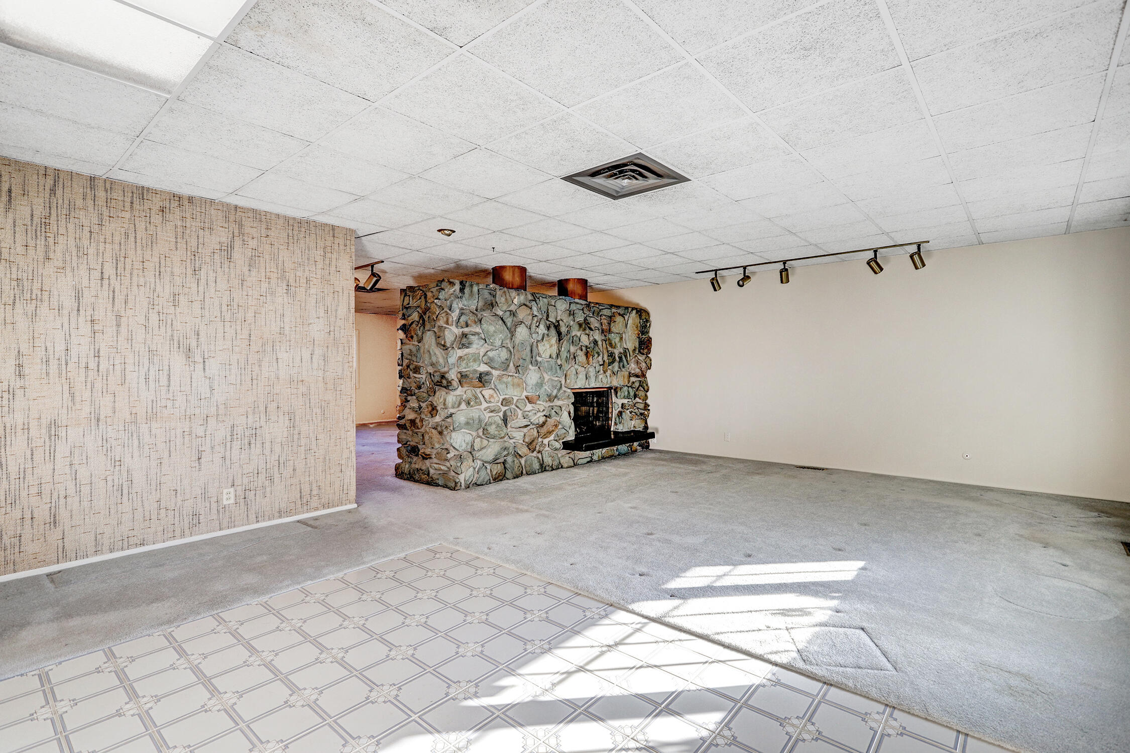 Photo 5 — 7009 Ottawa Road NE
