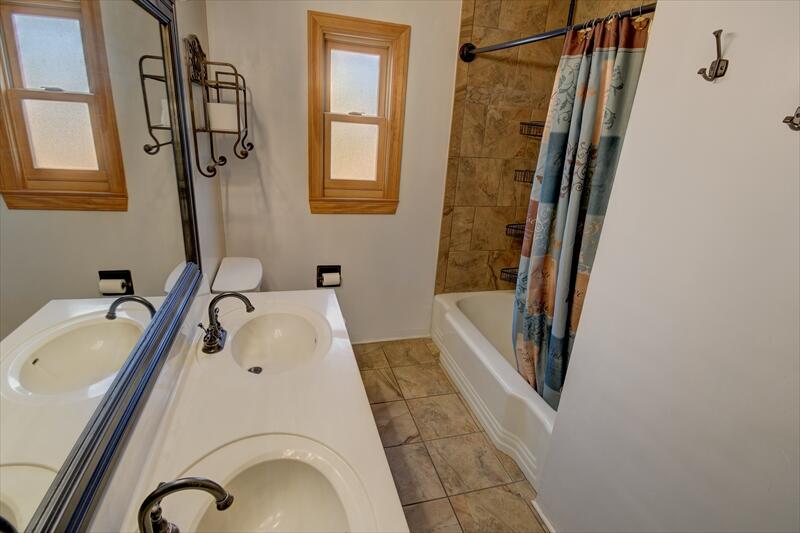 Photo 14 — 1100 Chama Street NE