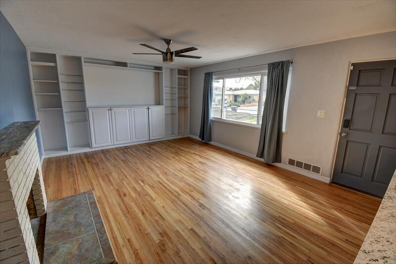 Photo 18 — 1100 Chama Street NE