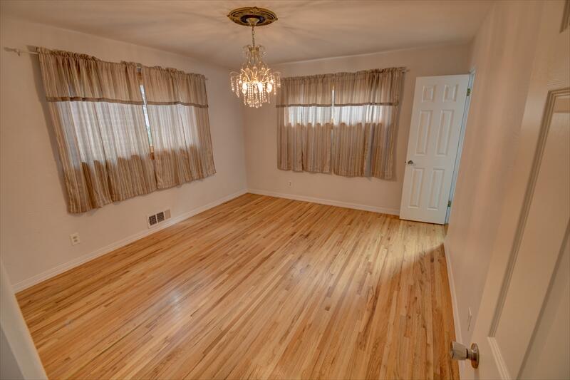 Photo 17 — 1100 Chama Street NE