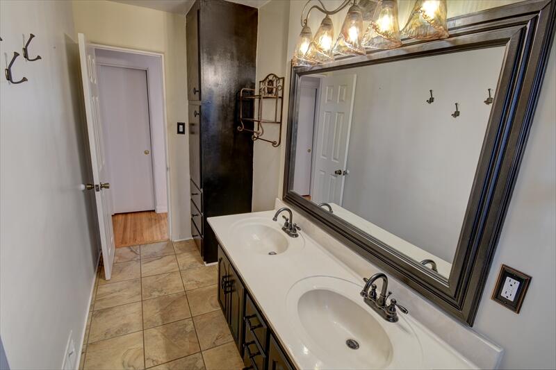 Photo 15 — 1100 Chama Street NE