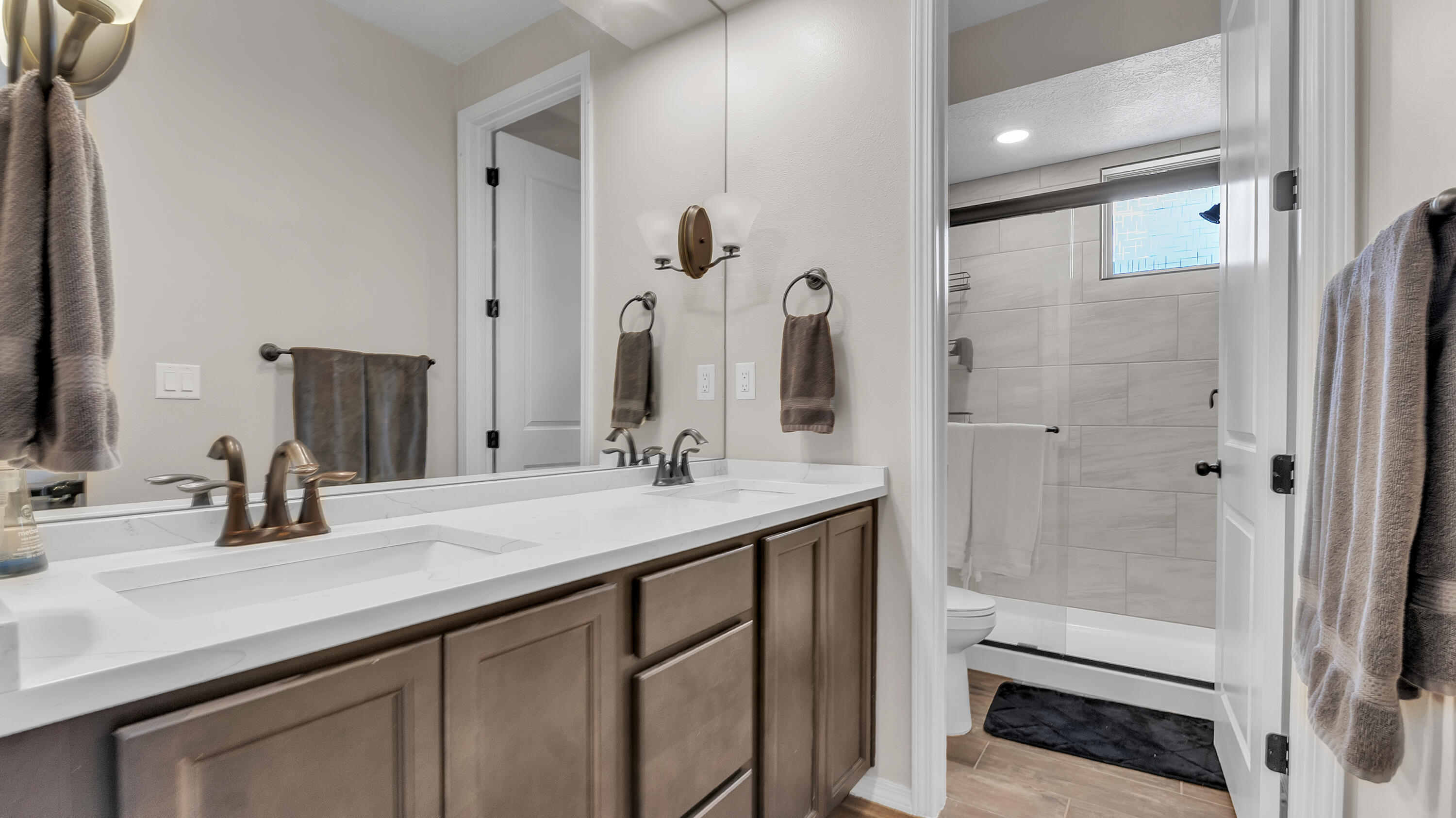Photo 17 — 6691 Sydney Drive NE