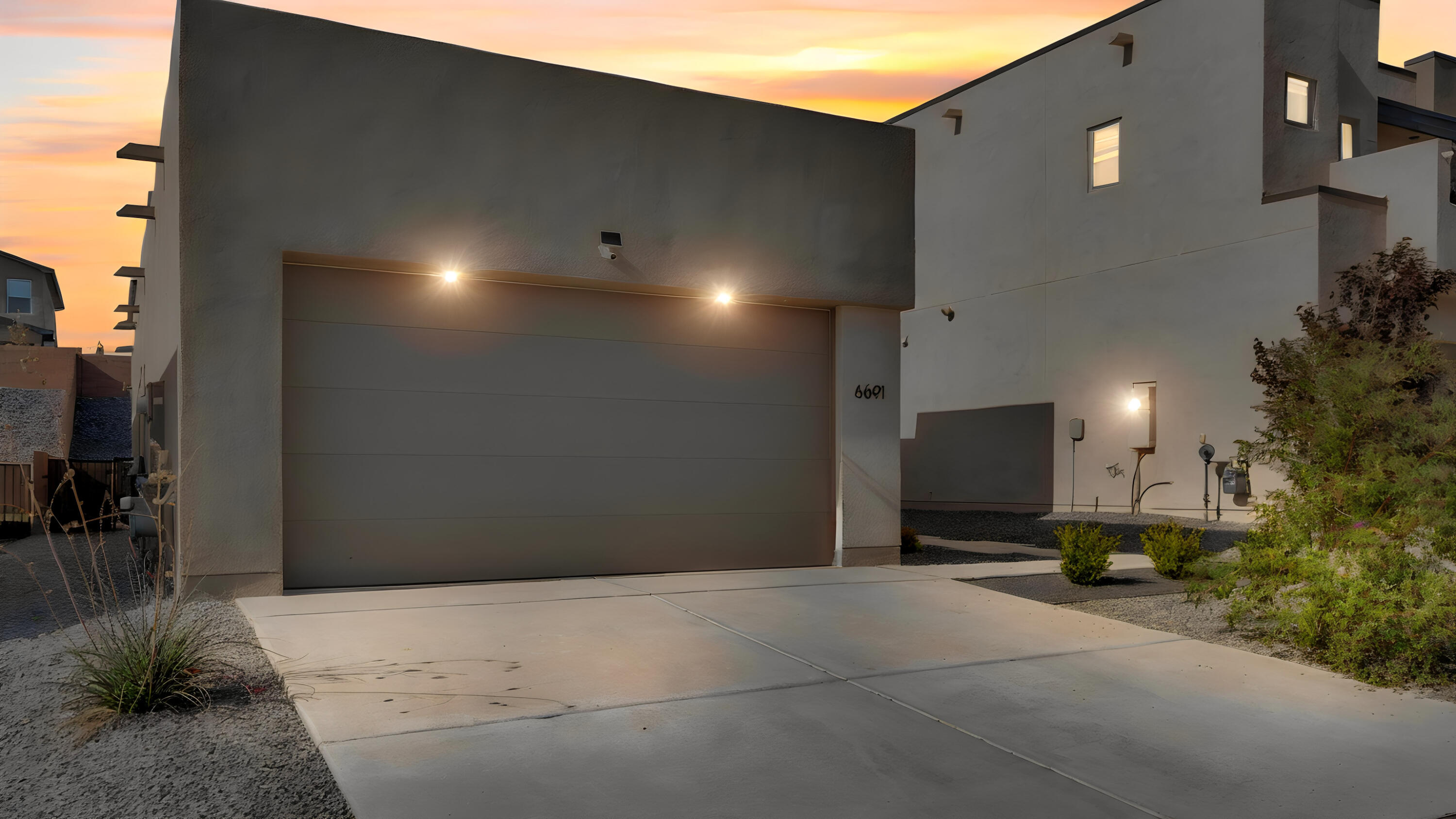 Photo 4 — 6691 Sydney Drive NE