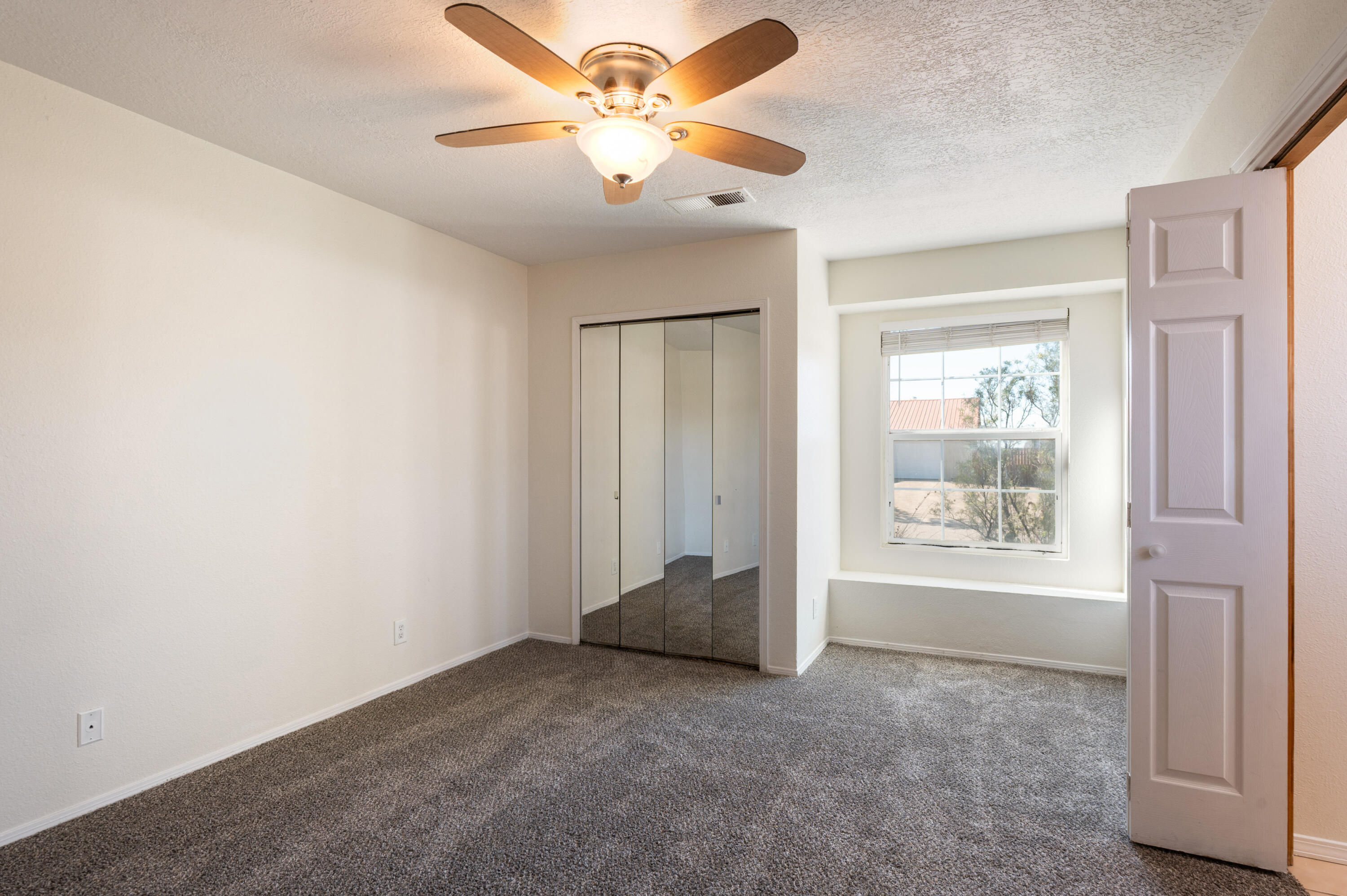 Photo 13 — 590 Hewlett Drive NE
