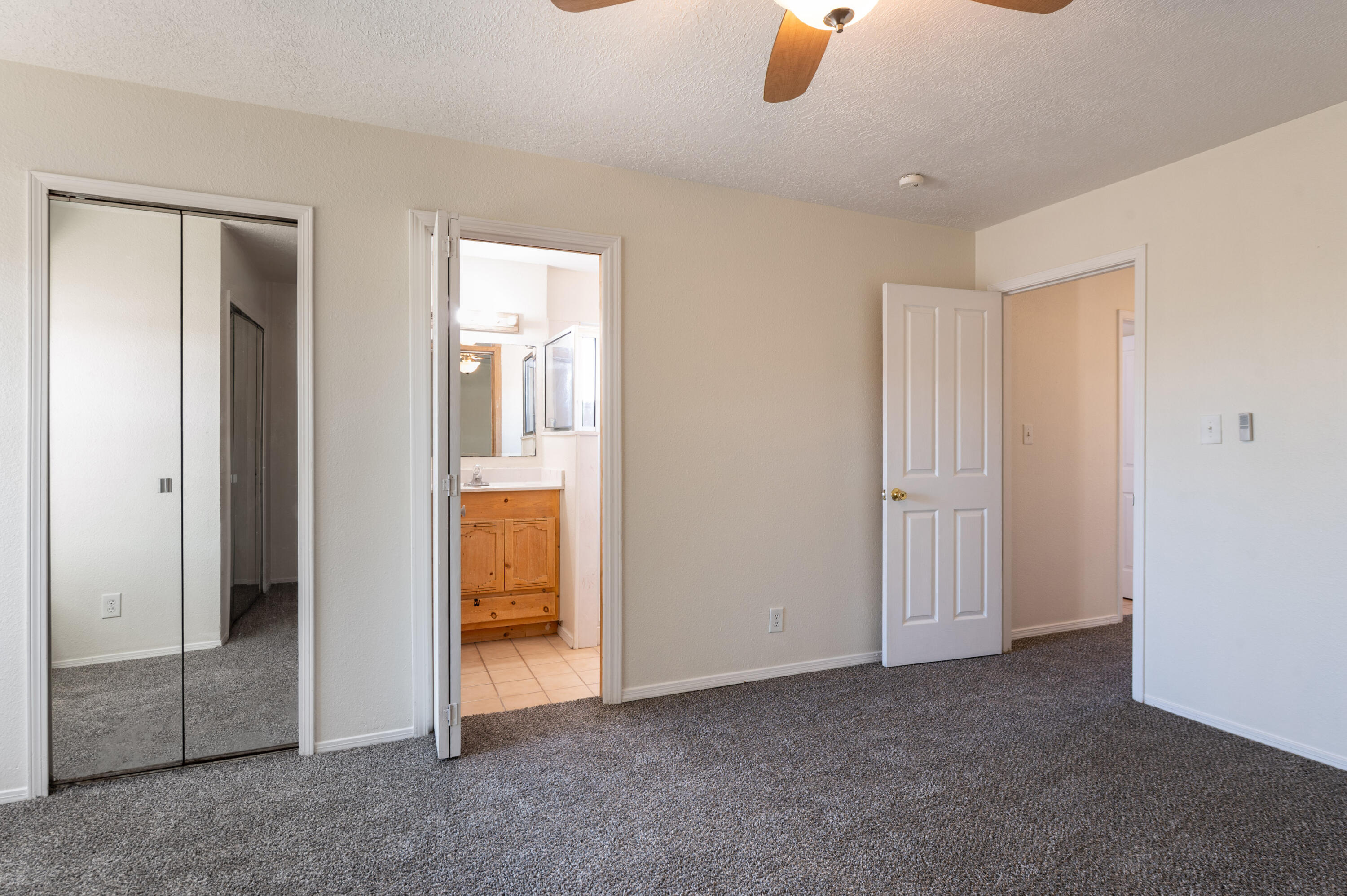 Photo 11 — 590 Hewlett Drive NE