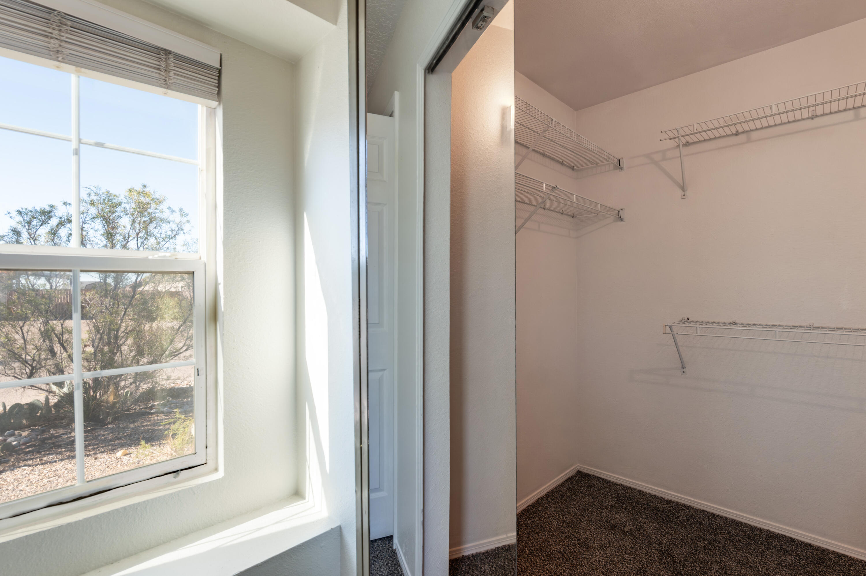 Photo 10 — 590 Hewlett Drive NE