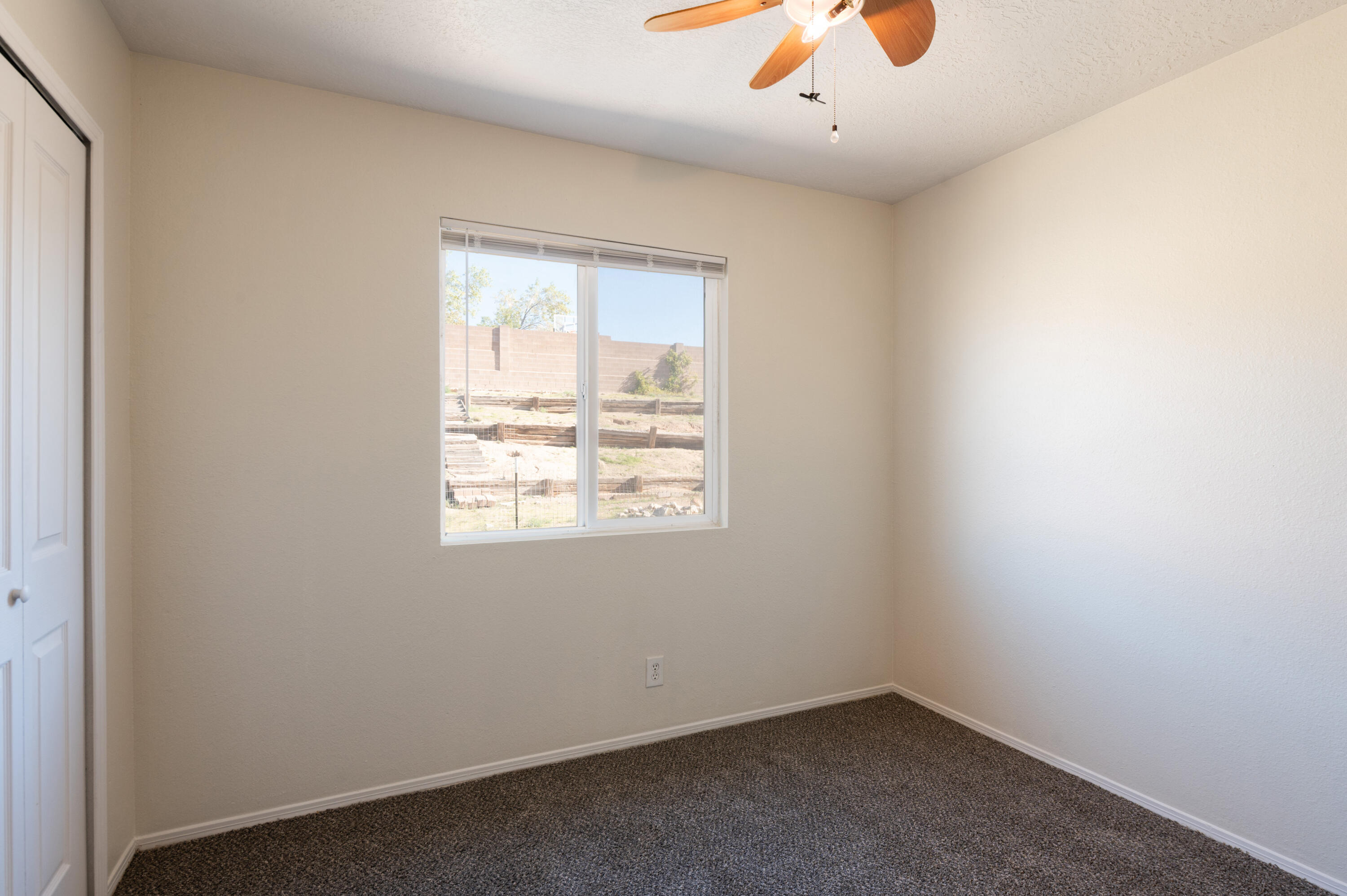 Photo 8 — 590 Hewlett Drive NE