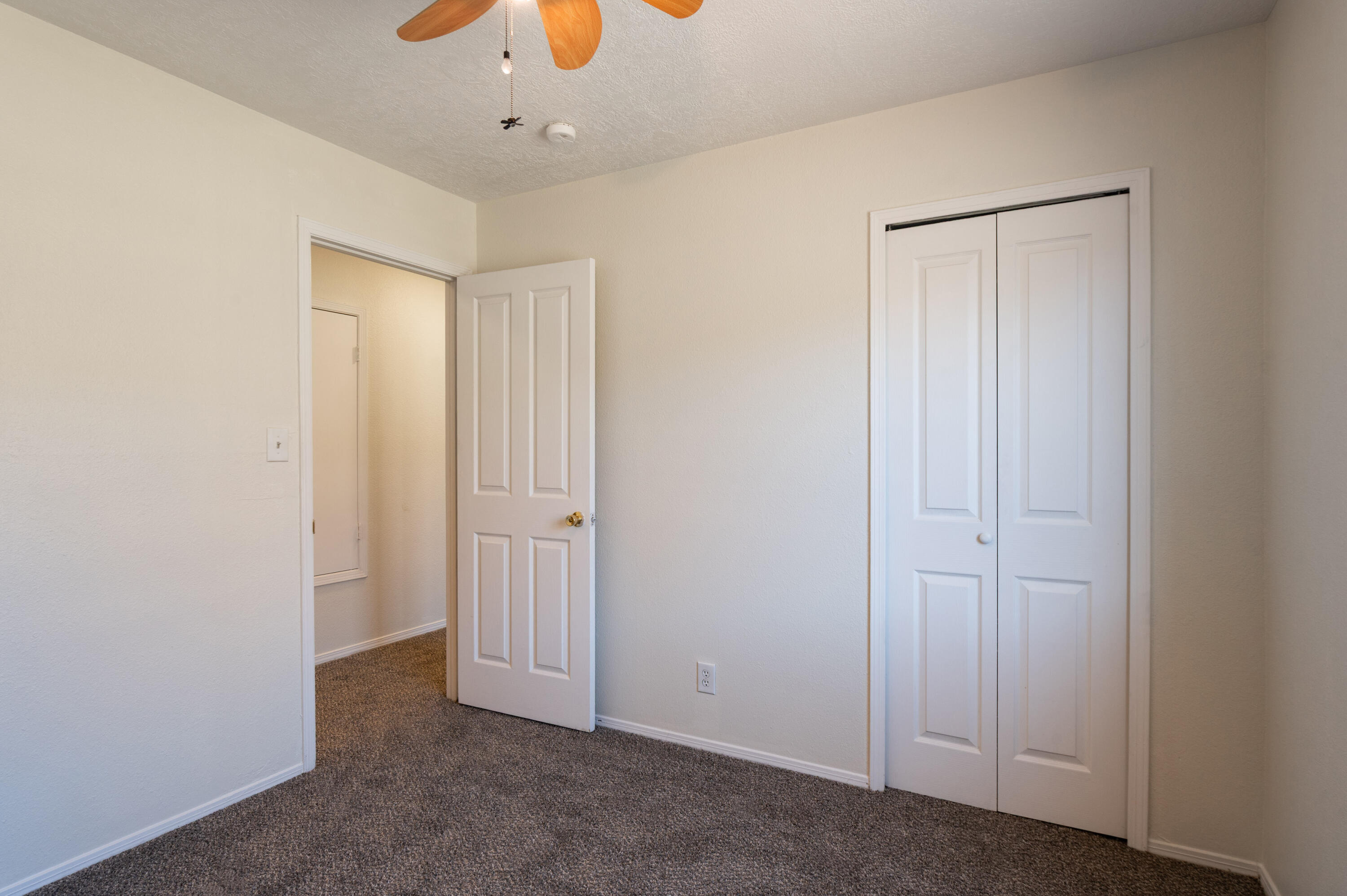 Photo 7 — 590 Hewlett Drive NE