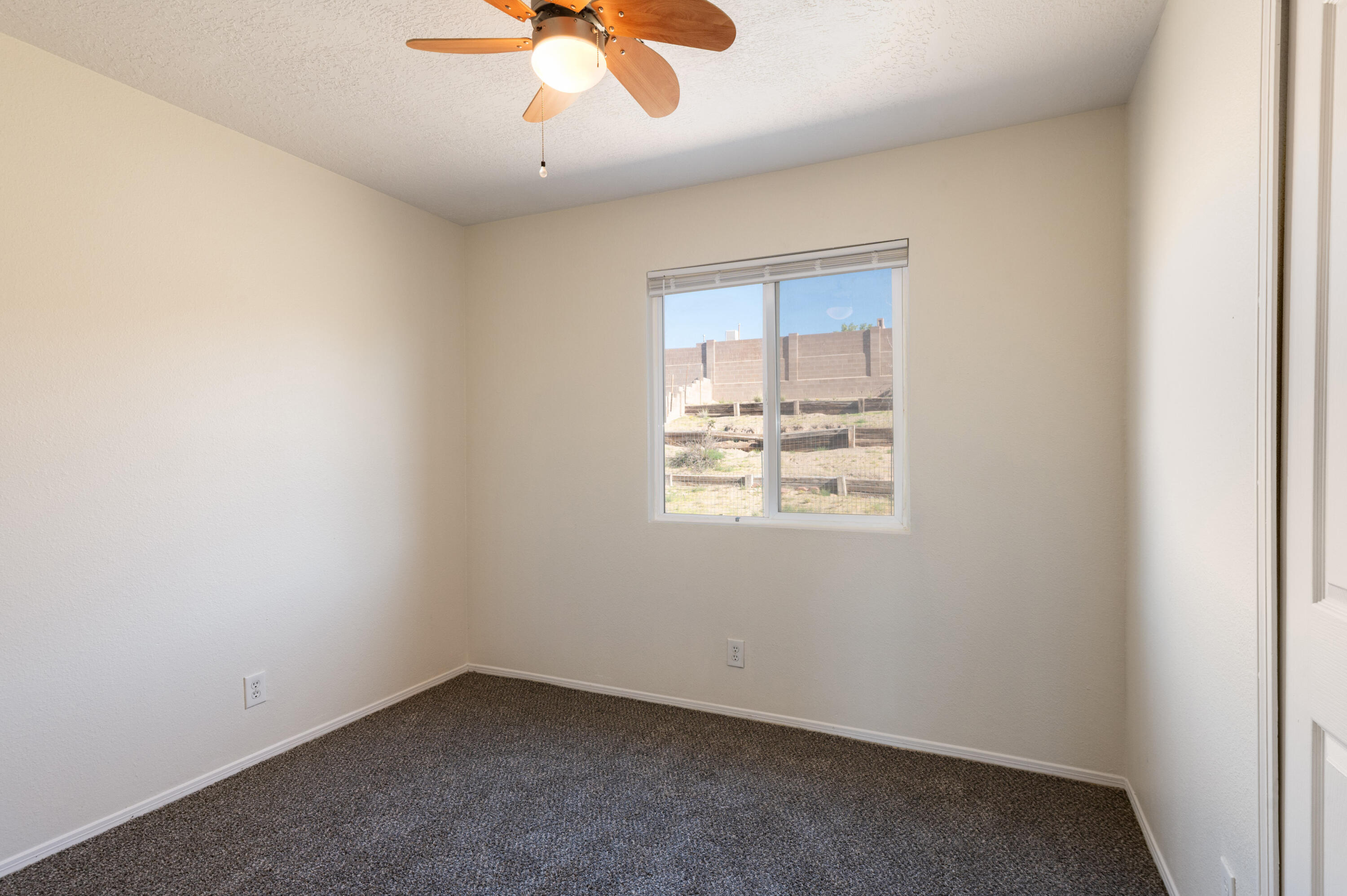 Photo 6 — 590 Hewlett Drive NE