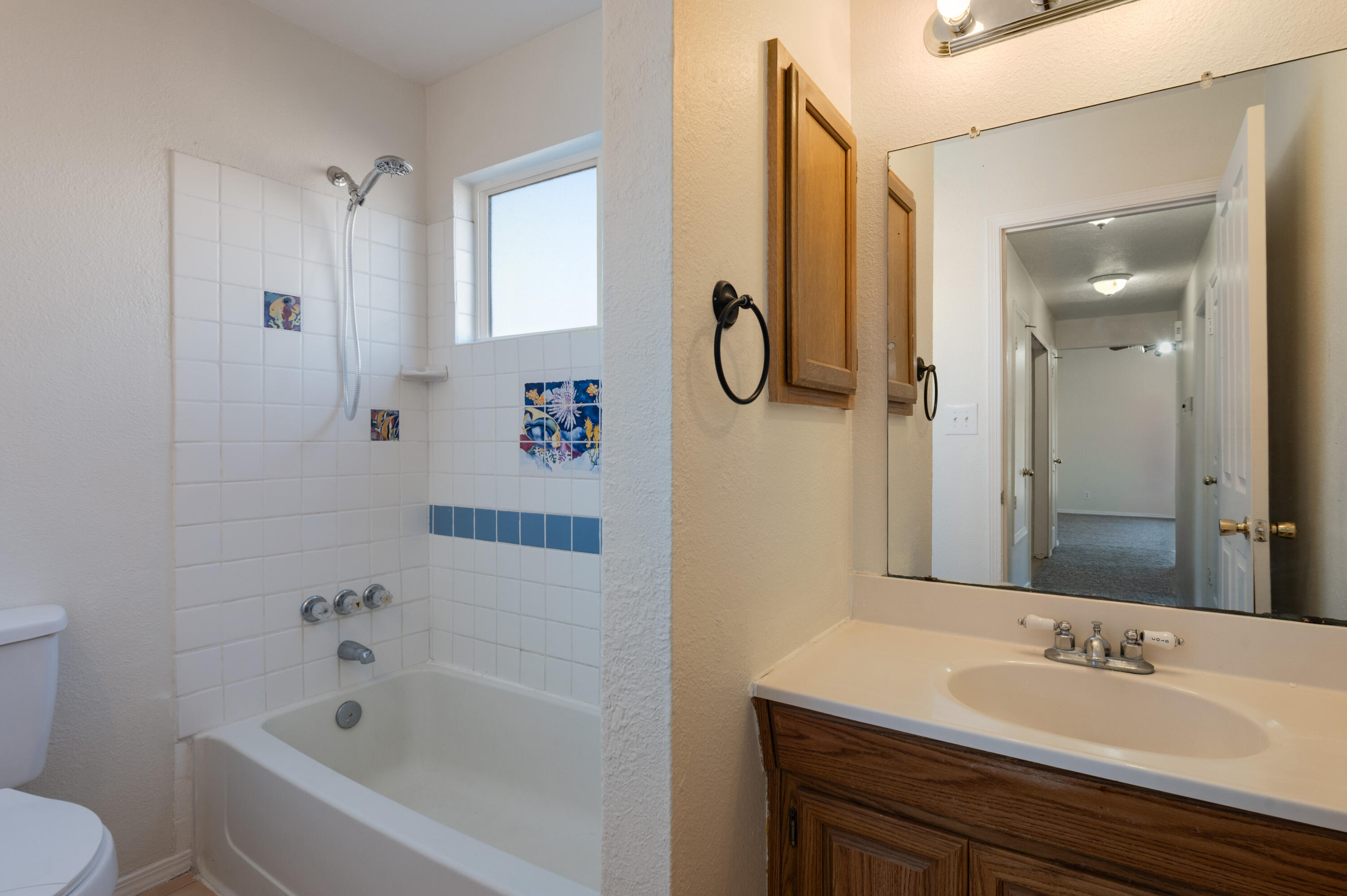 Photo 4 — 590 Hewlett Drive NE
