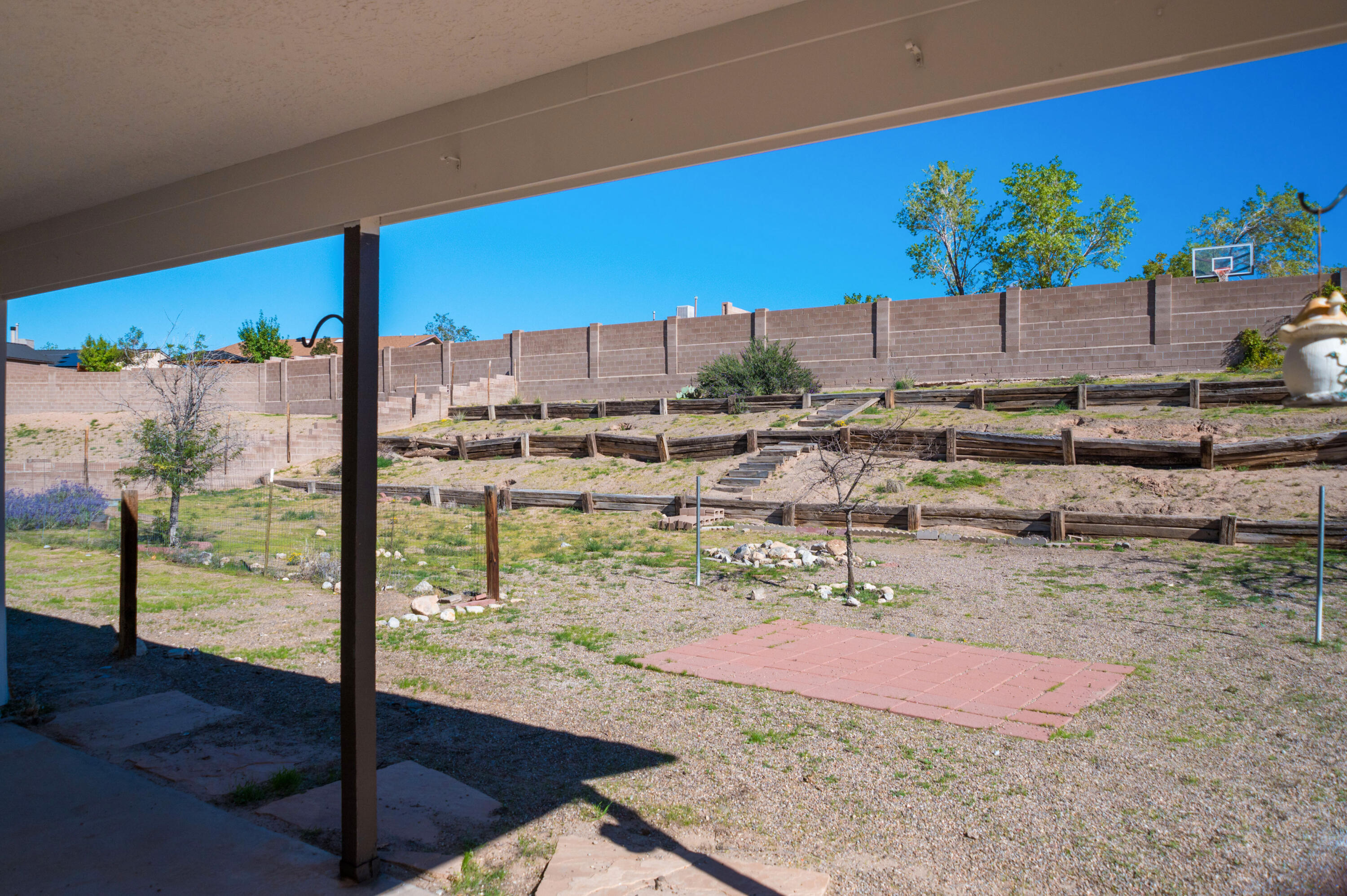 Photo 2 — 590 Hewlett Drive NE