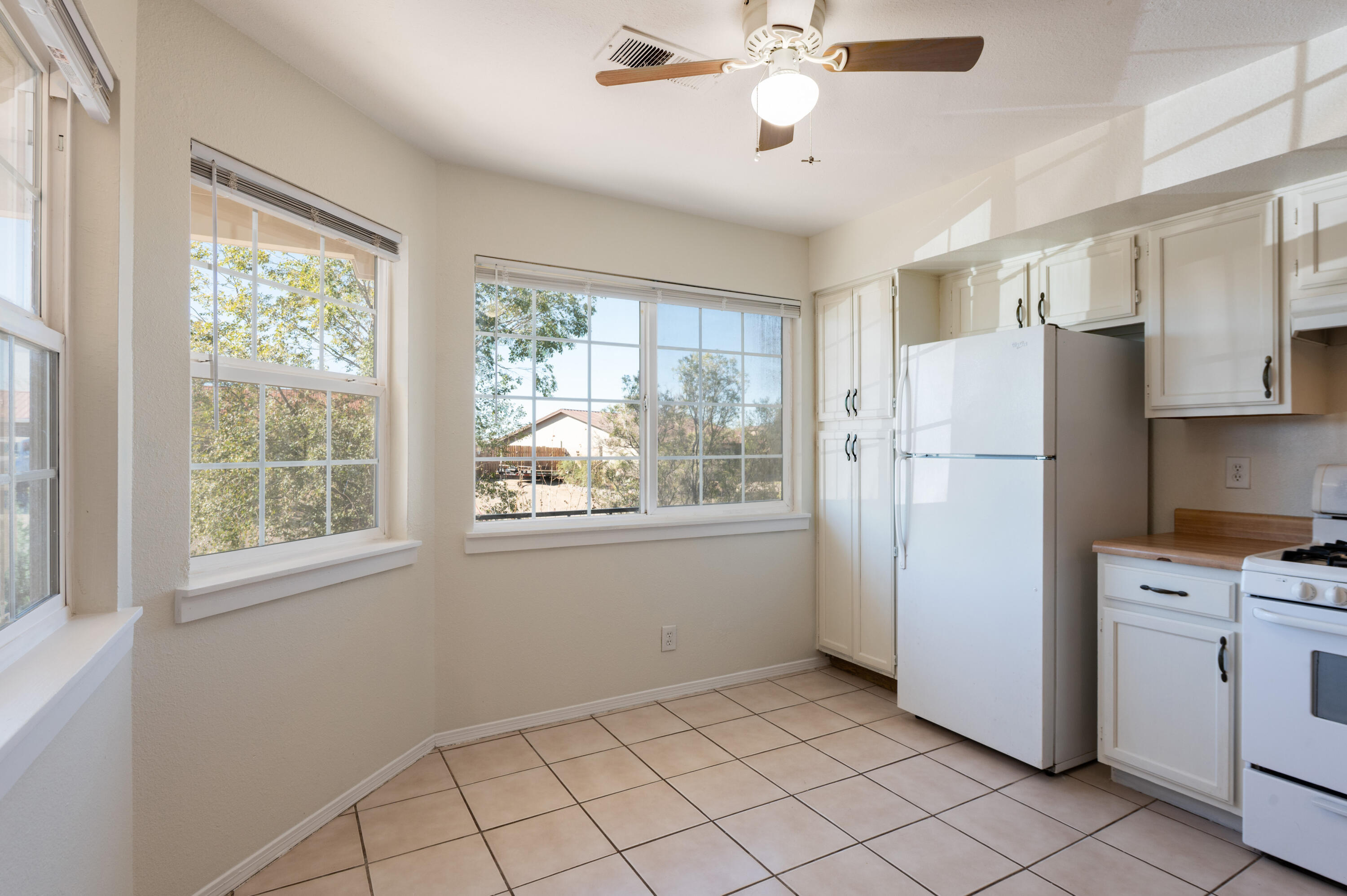 Photo 17 — 590 Hewlett Drive NE
