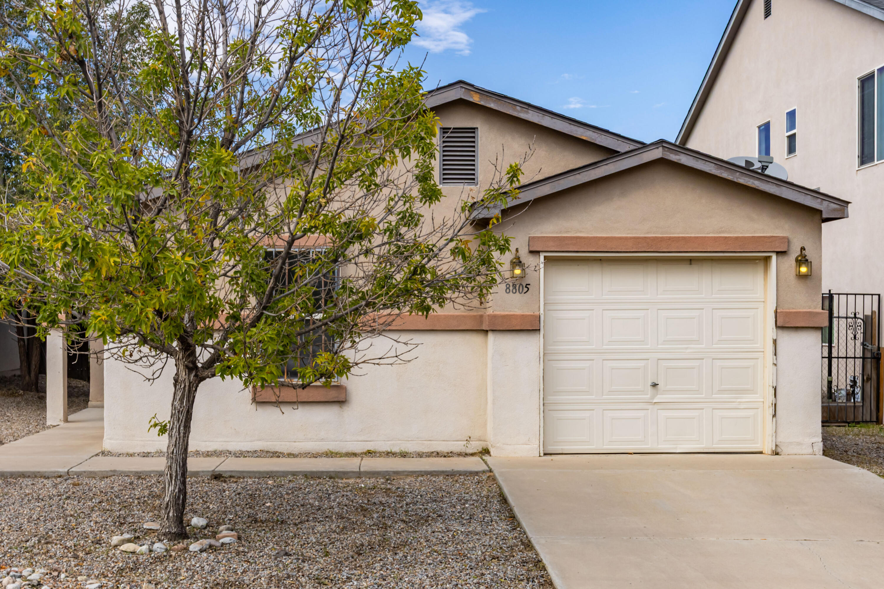 8805 Dakota Ridge Road SW, Albuquerque, NM 87121