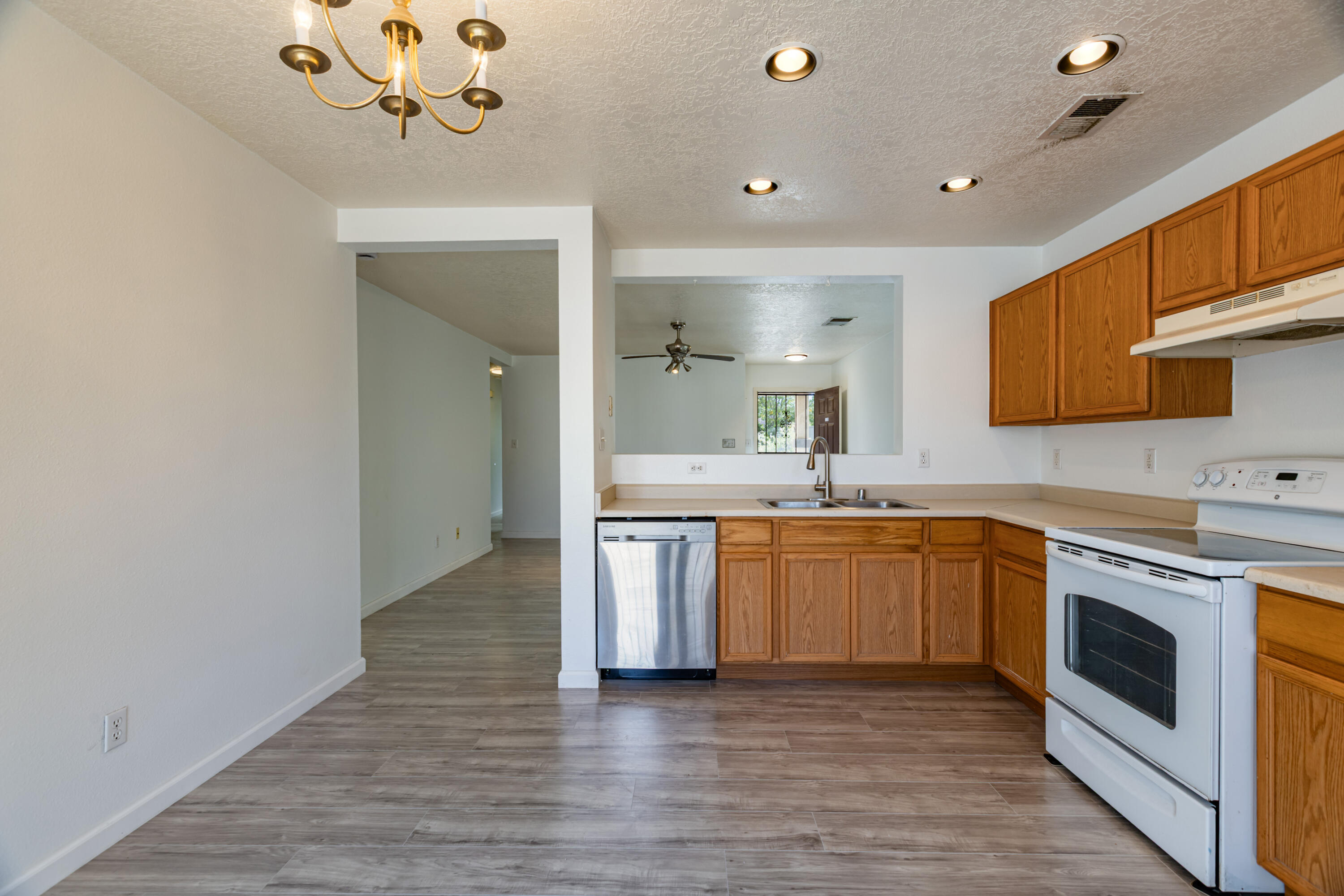 Photo 2 — 8805 Dakota Ridge Road SW