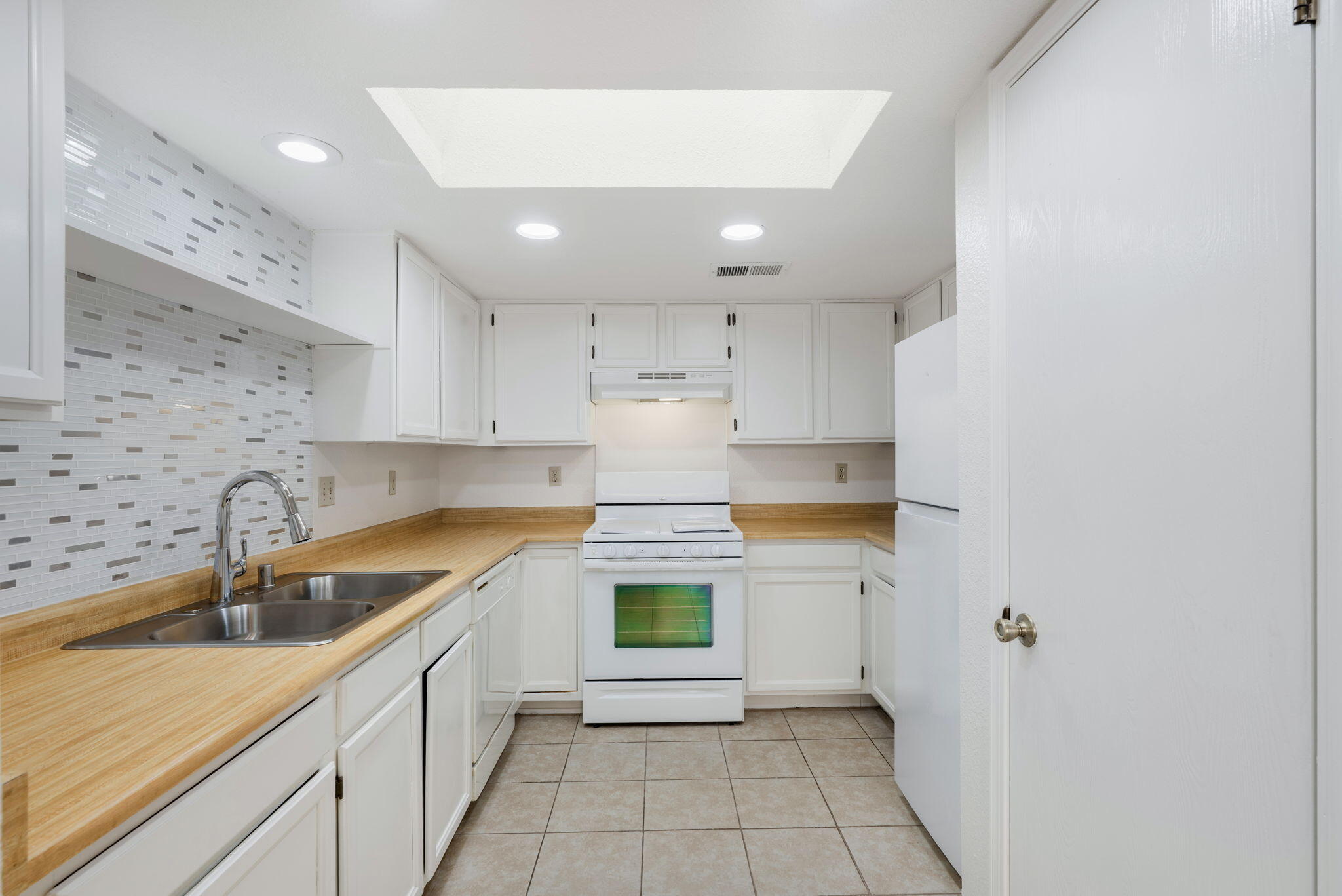 Photo 12 — 3922 Peggy Road SE