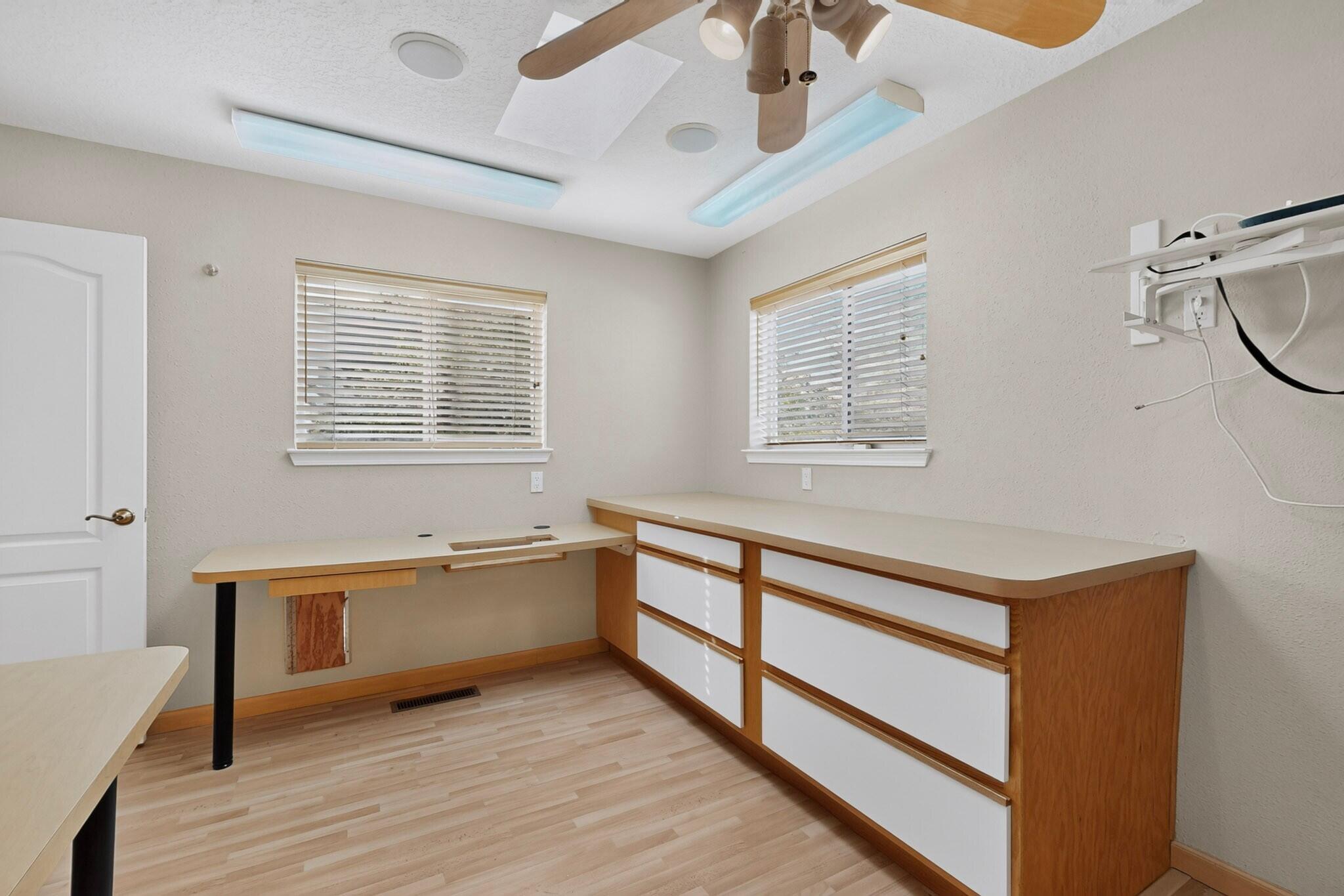 Photo 18 — 8822 Corona Avenue NE