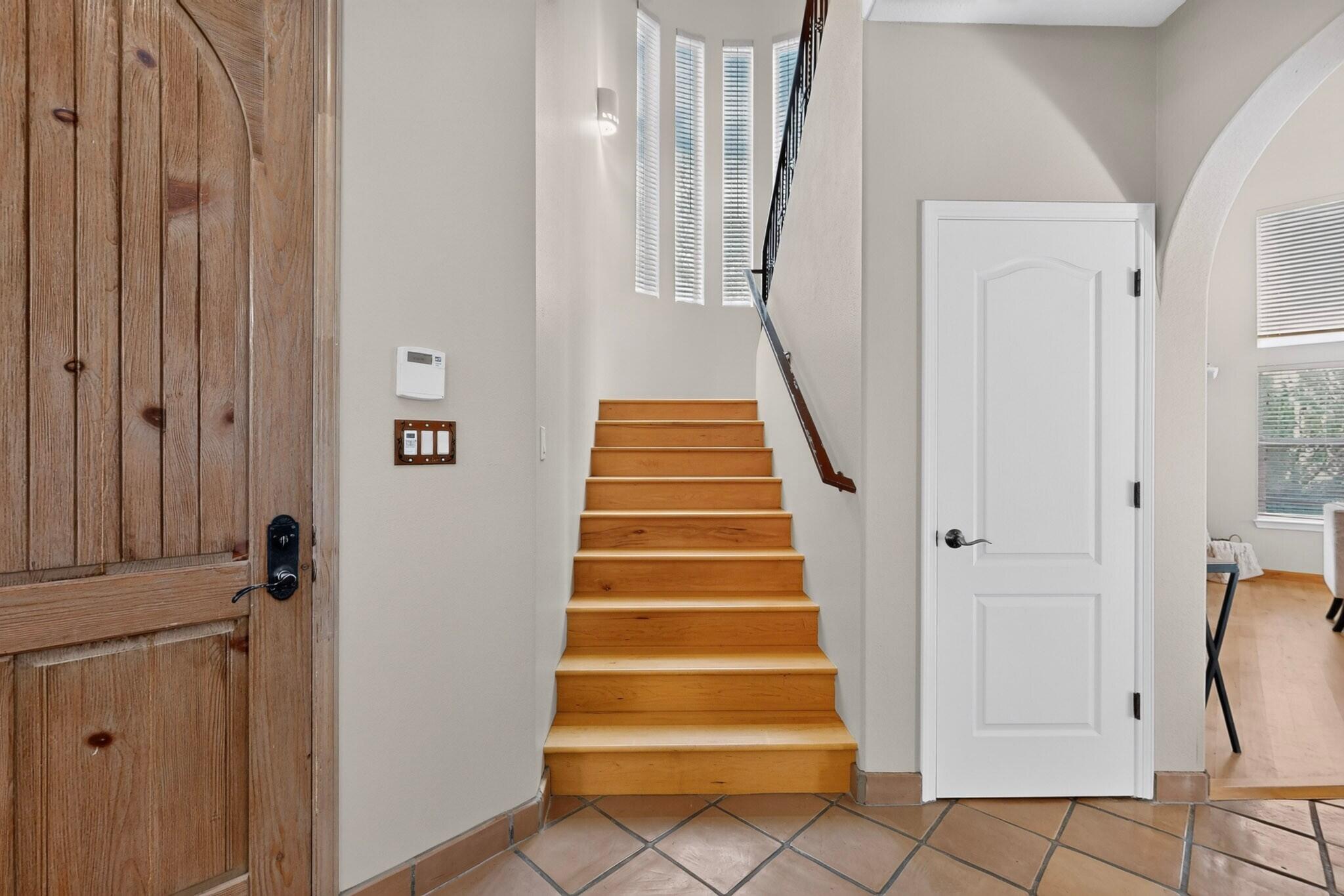 Photo 16 — 8822 Corona Avenue NE