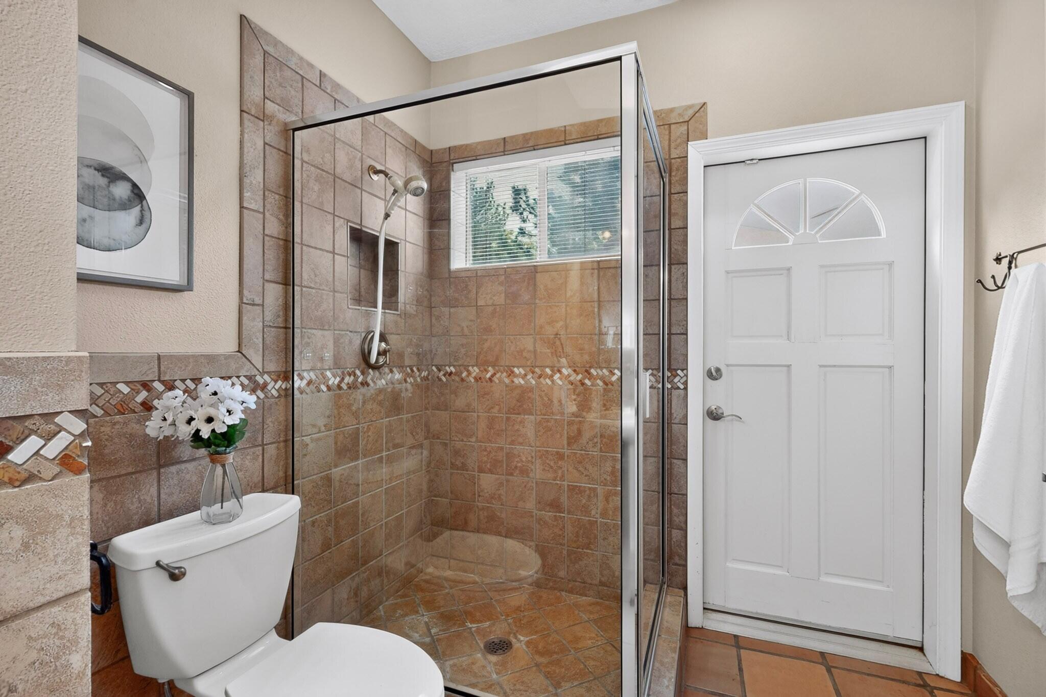 Photo 11 — 8822 Corona Avenue NE