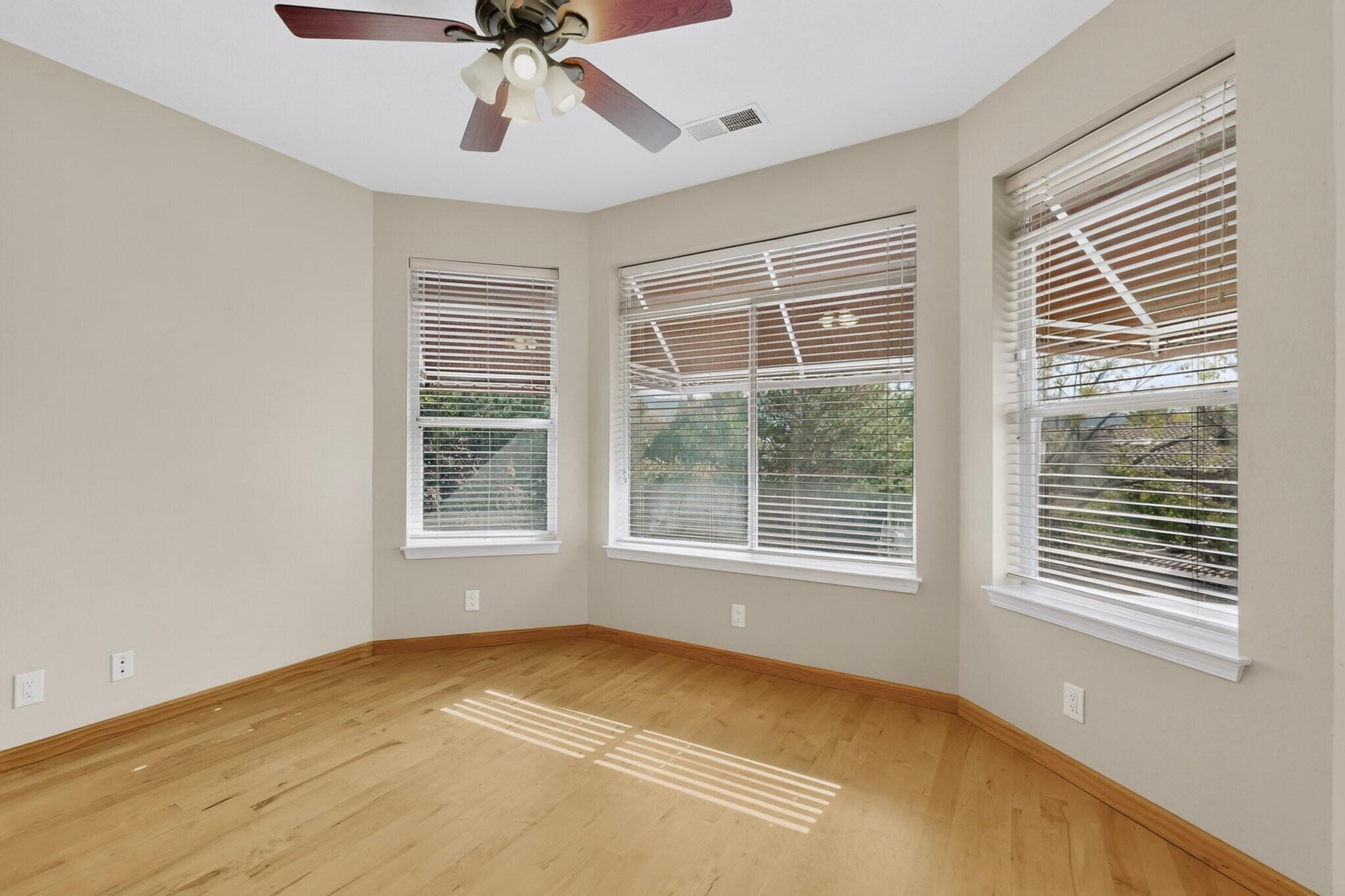 Photo 7 — 8822 Corona Avenue NE