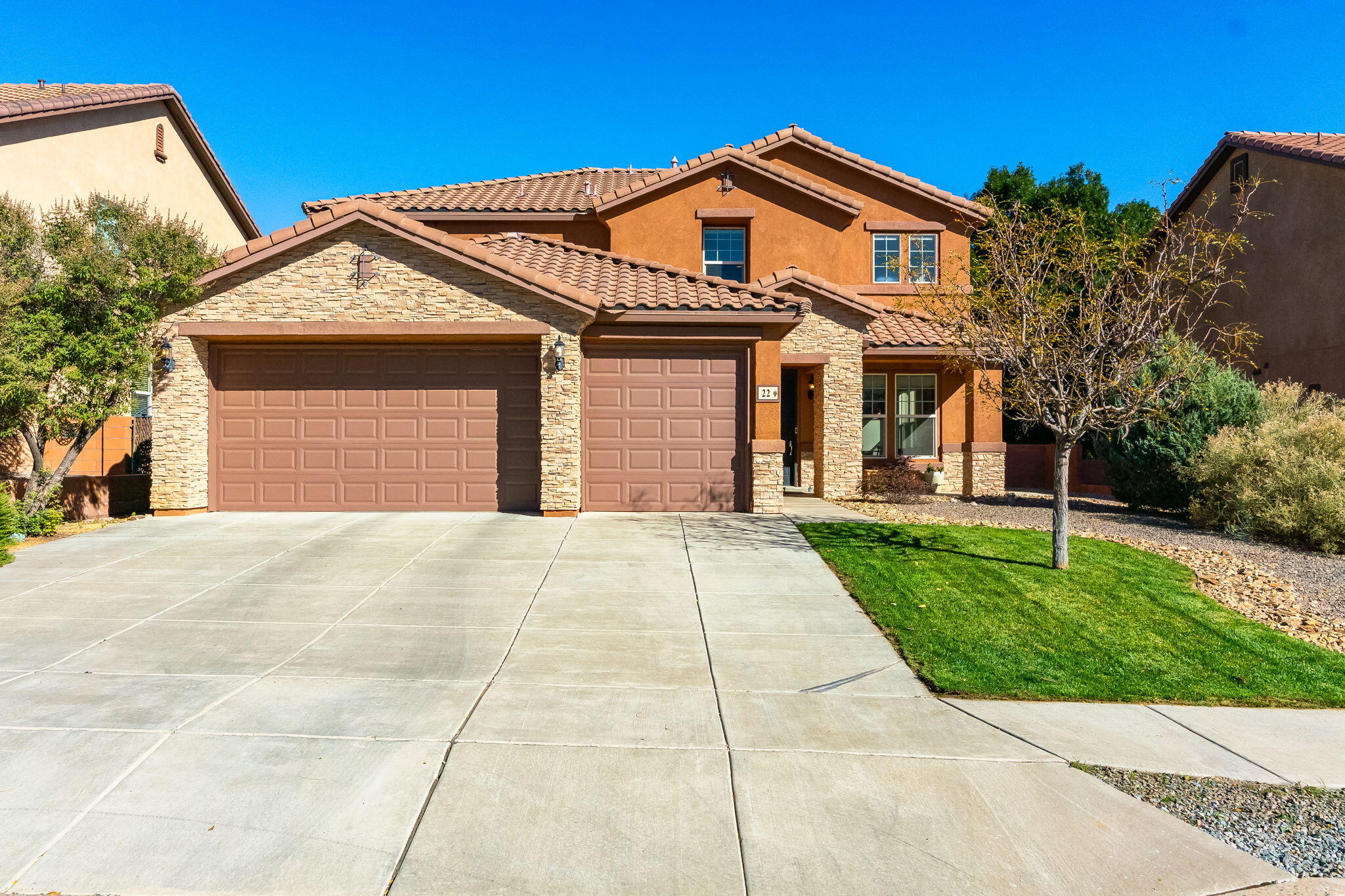 Photo 5 — 22 Monte Vista Drive NE