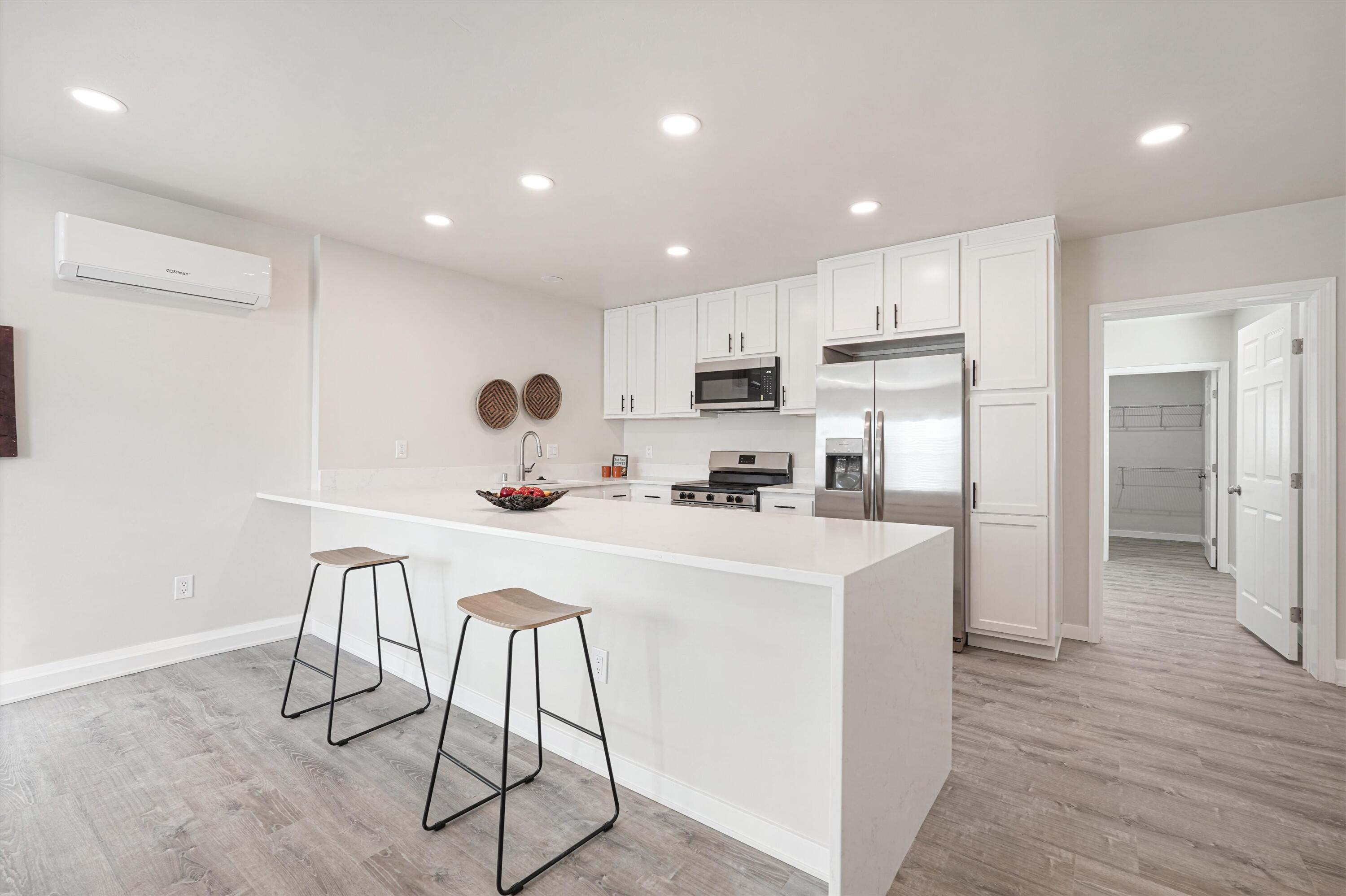 Photo 20 — 2408 Broadway Boulevard NE