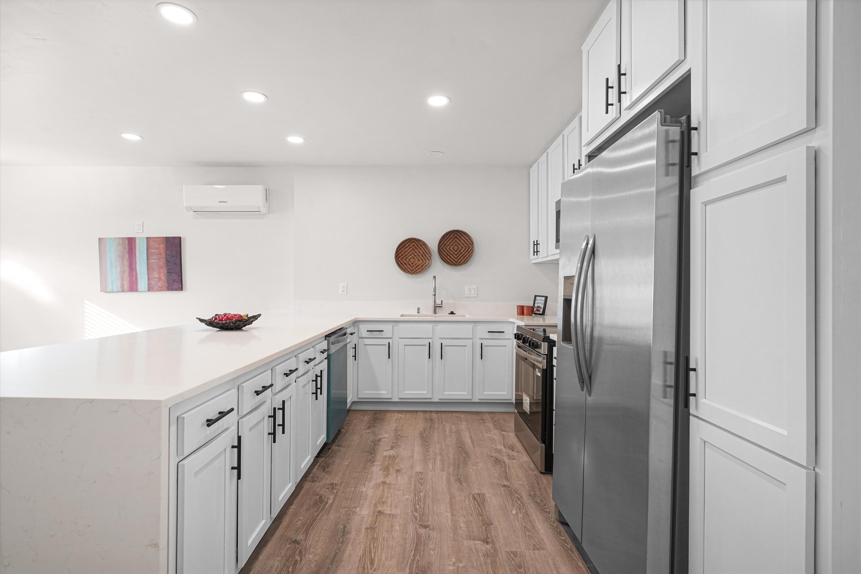 Photo 19 — 2408 Broadway Boulevard NE