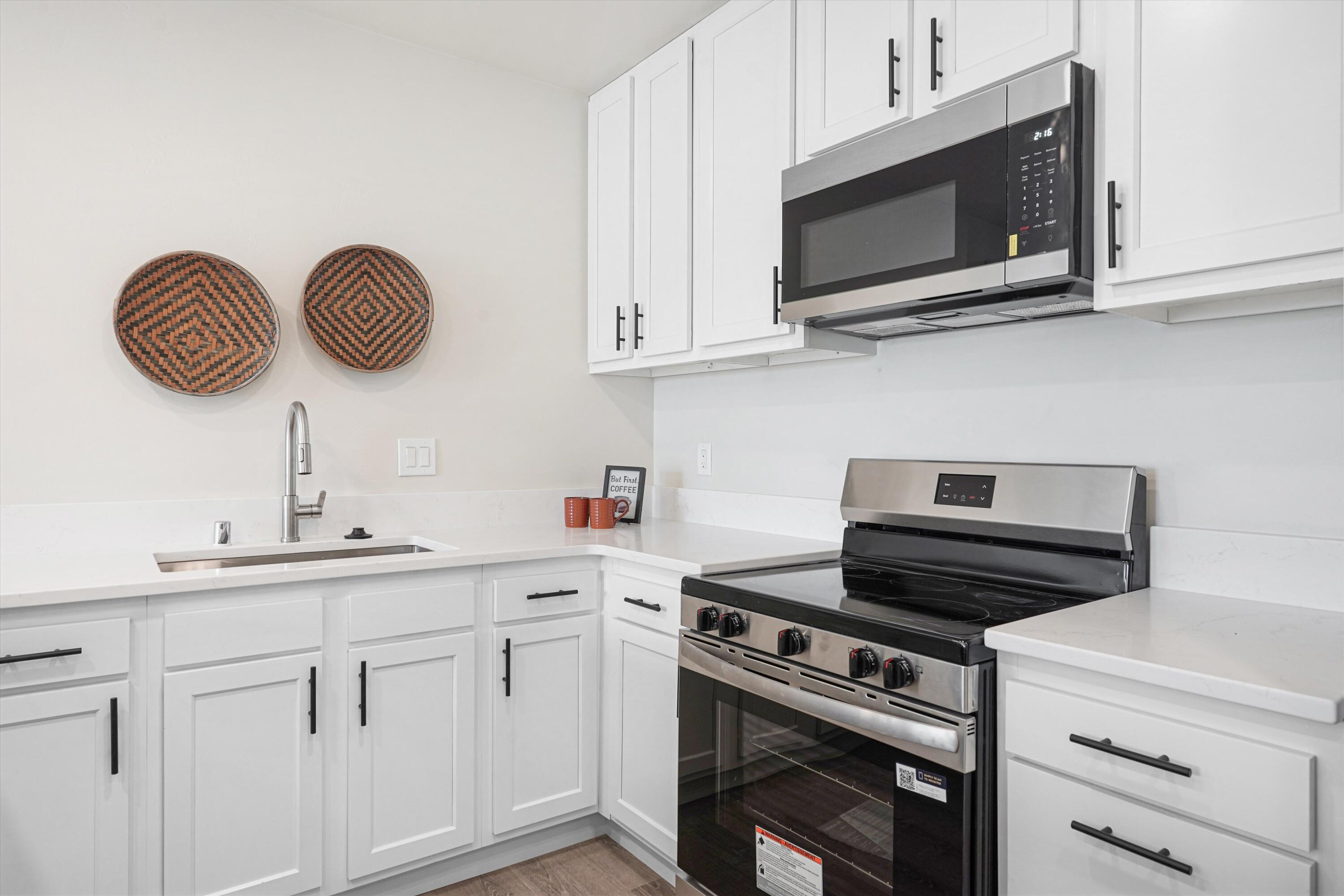 Photo 18 — 2408 Broadway Boulevard NE