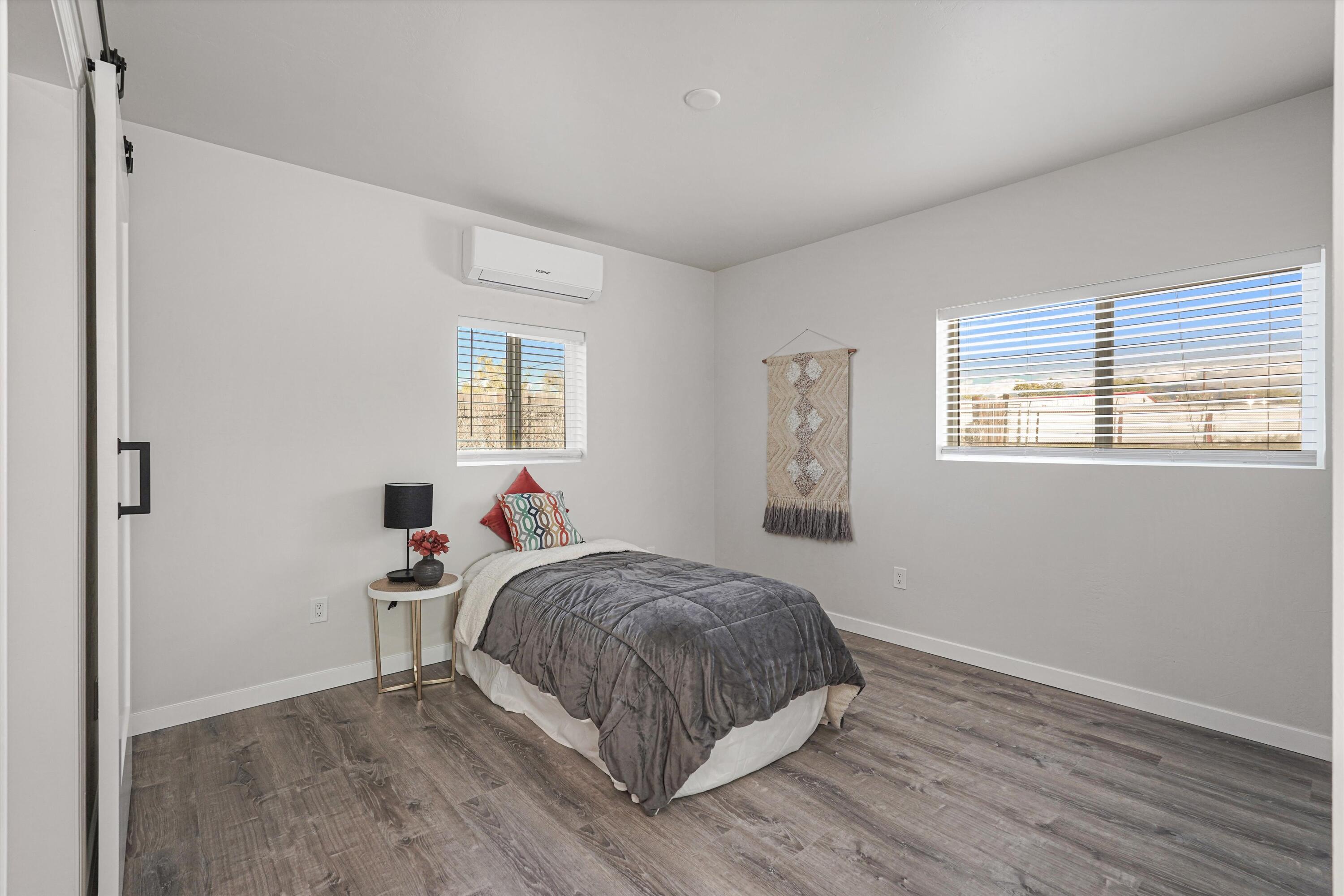 Photo 16 — 2408 Broadway Boulevard NE