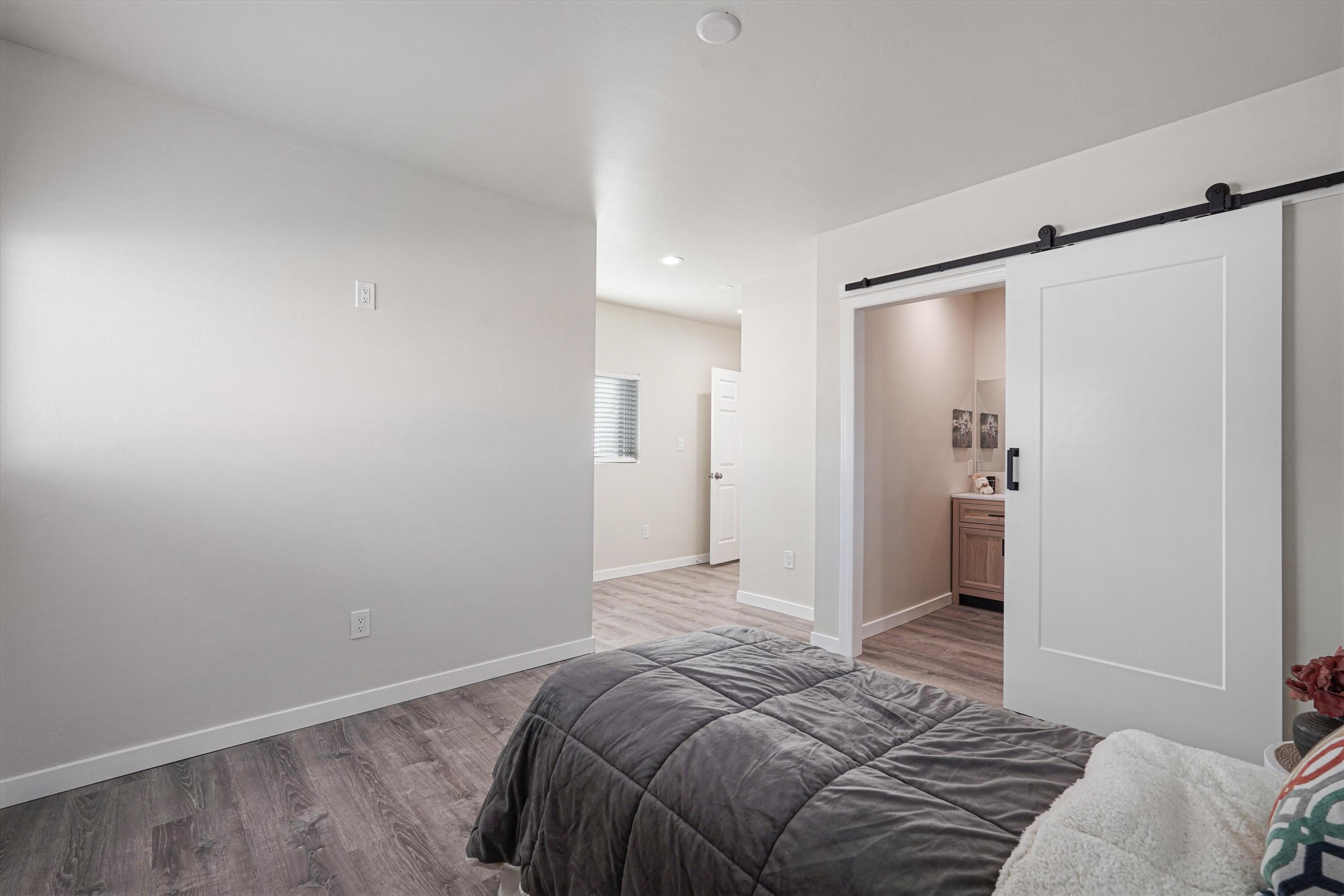 Photo 15 — 2408 Broadway Boulevard NE