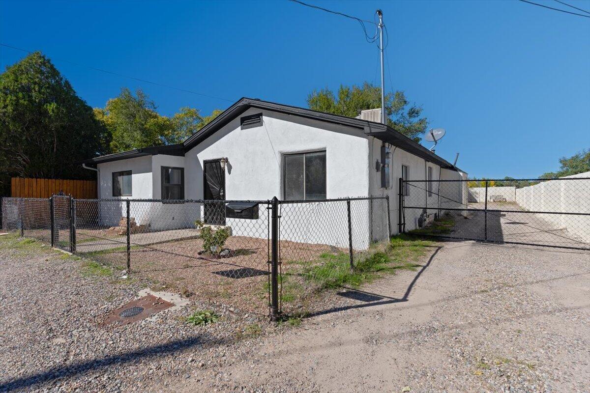Photo 13 — 1309 S Trujillo Road SW