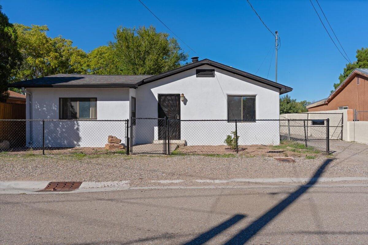 Photo 12 — 1309 S Trujillo Road SW