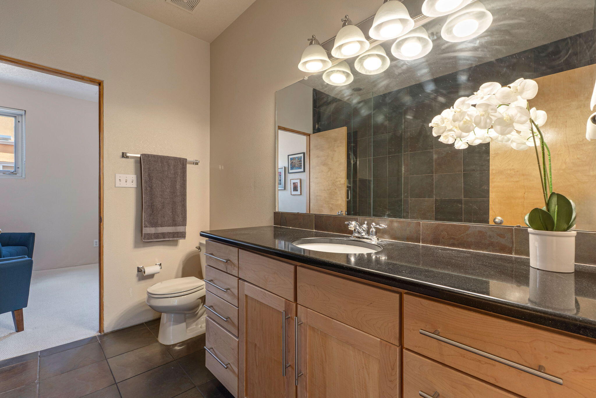 Photo 16 — 869 Silver Avenue SW