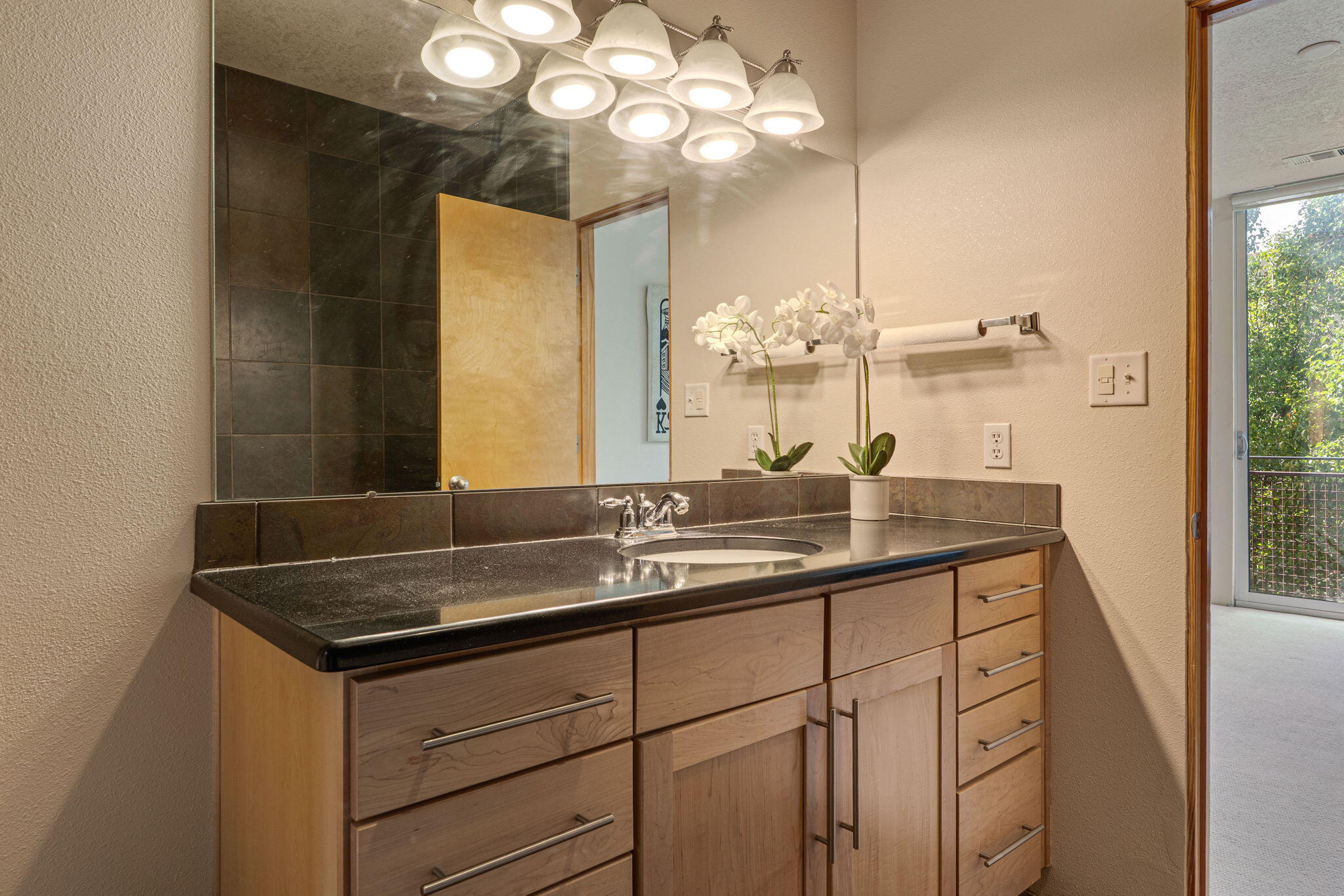 Photo 15 — 869 Silver Avenue SW