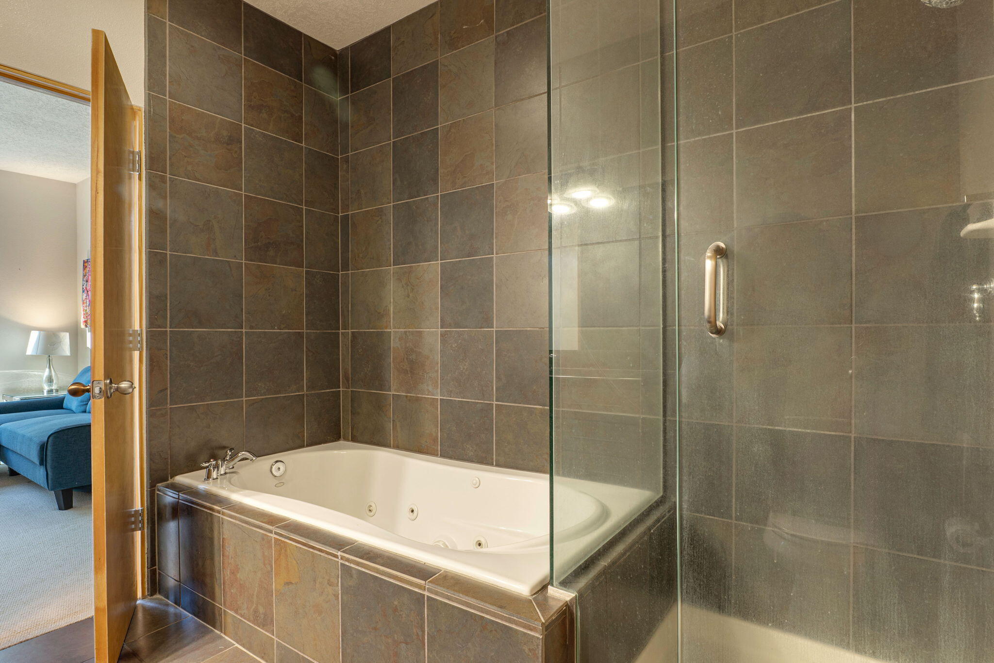 Photo 14 — 869 Silver Avenue SW