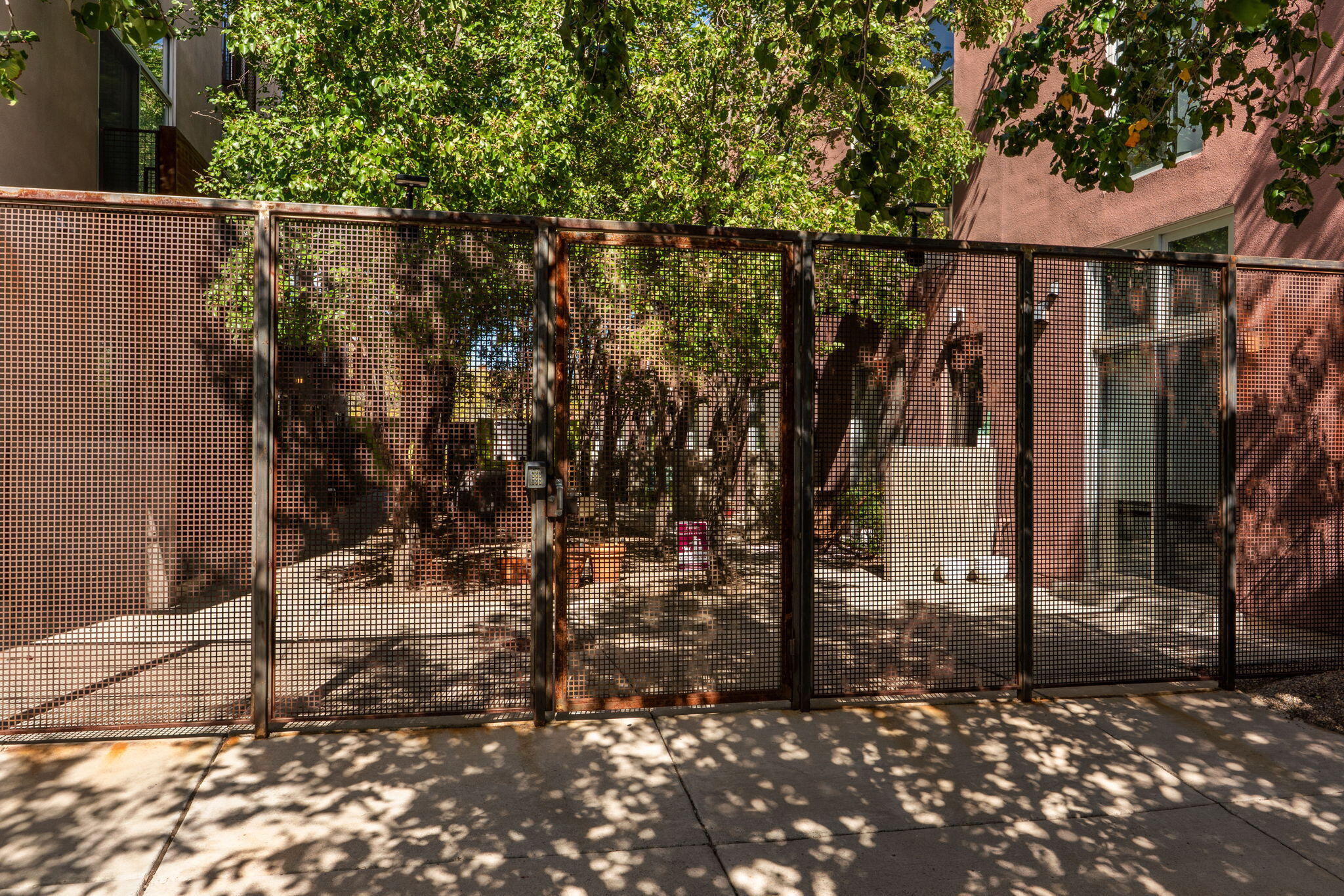 Photo 10 — 869 Silver Avenue SW