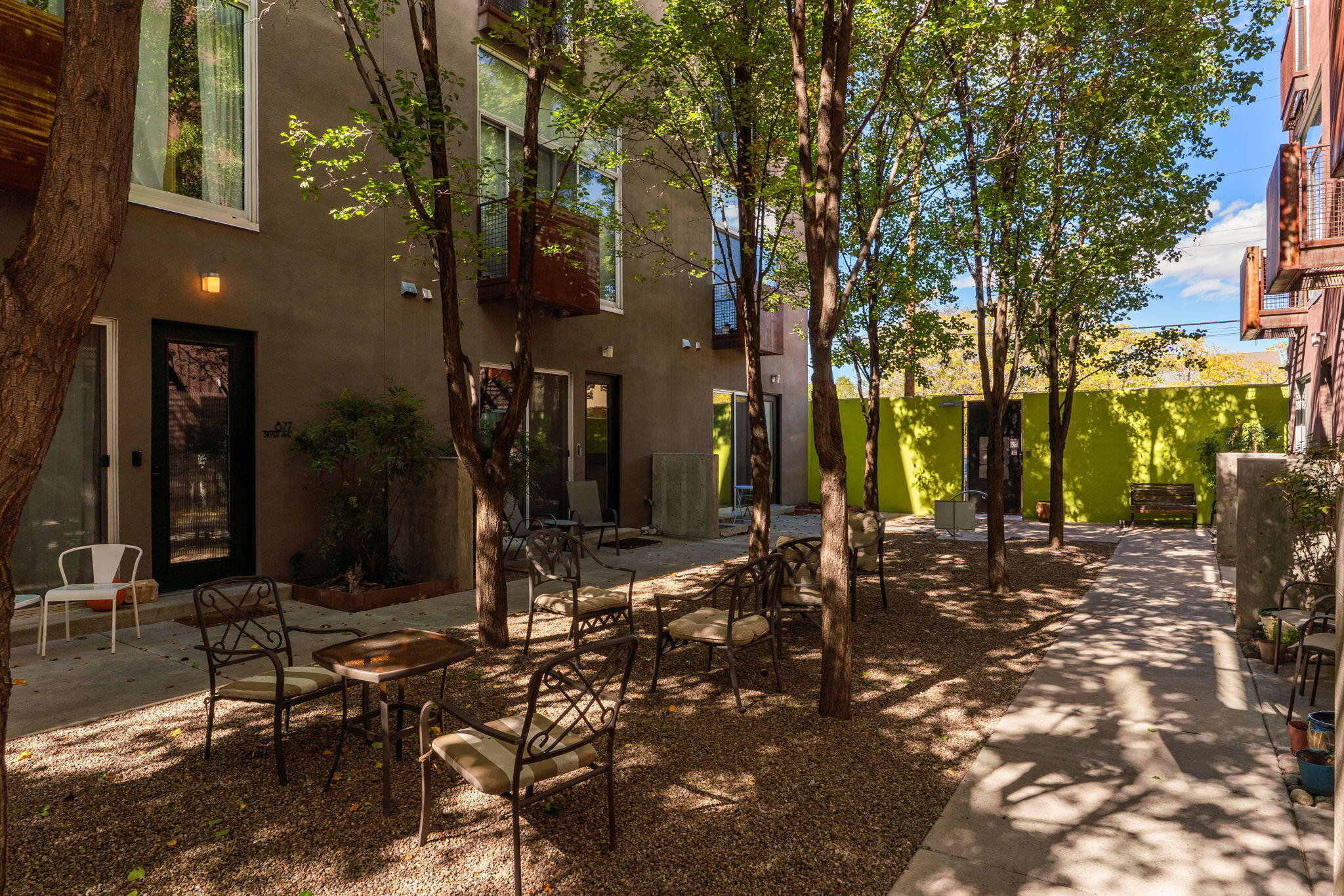 Photo 7 — 869 Silver Avenue SW