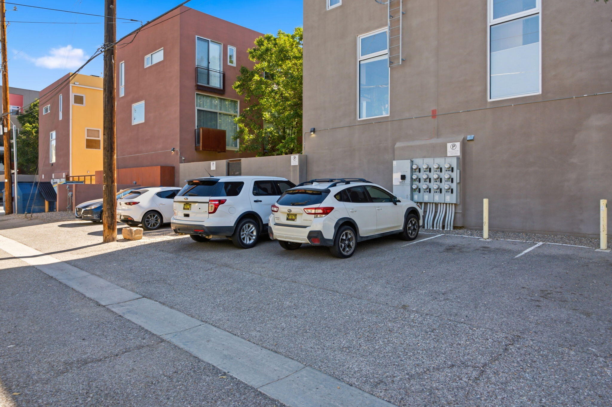 Photo 2 — 869 Silver Avenue SW