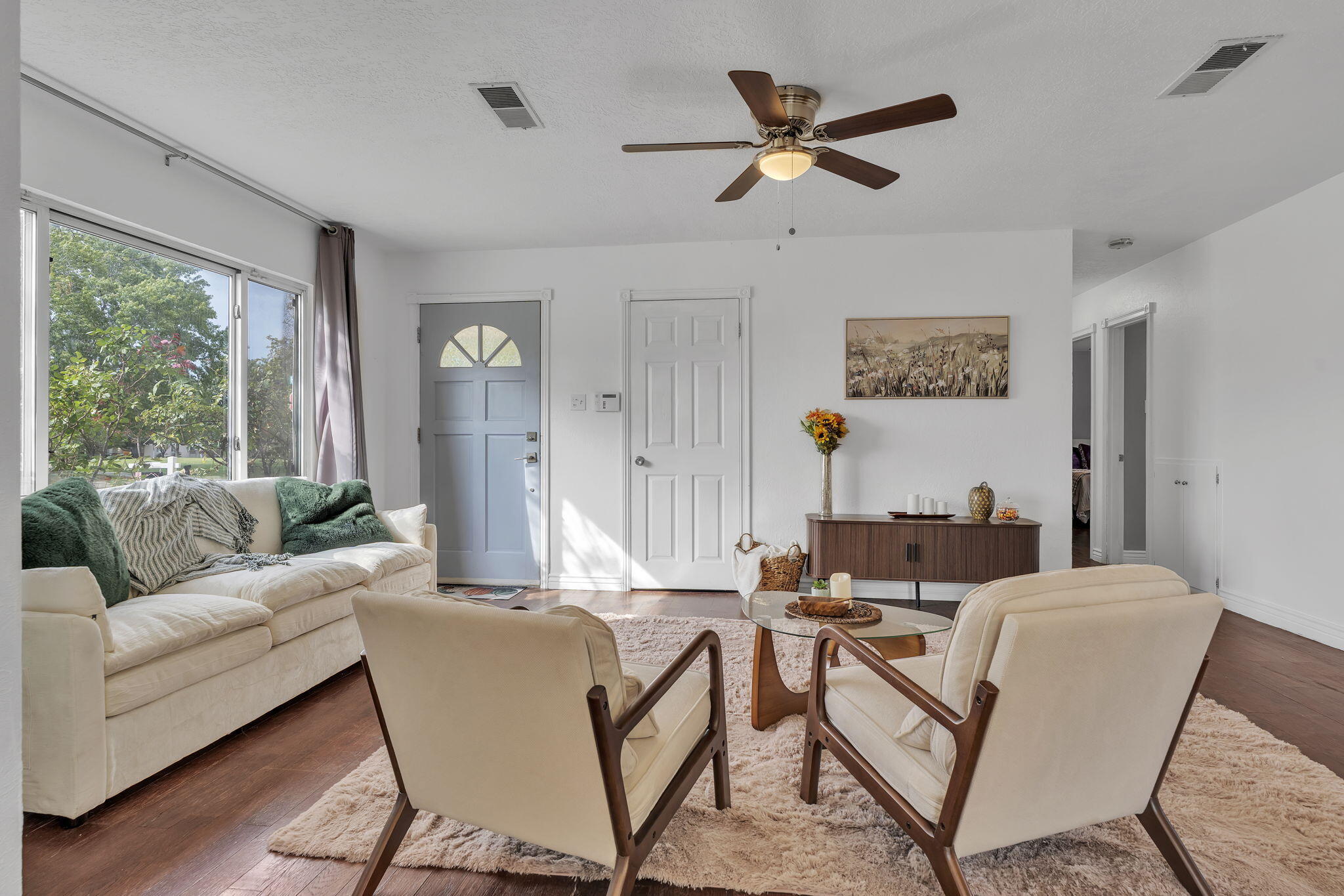 Photo 11 — 1522 Conchas Street NE