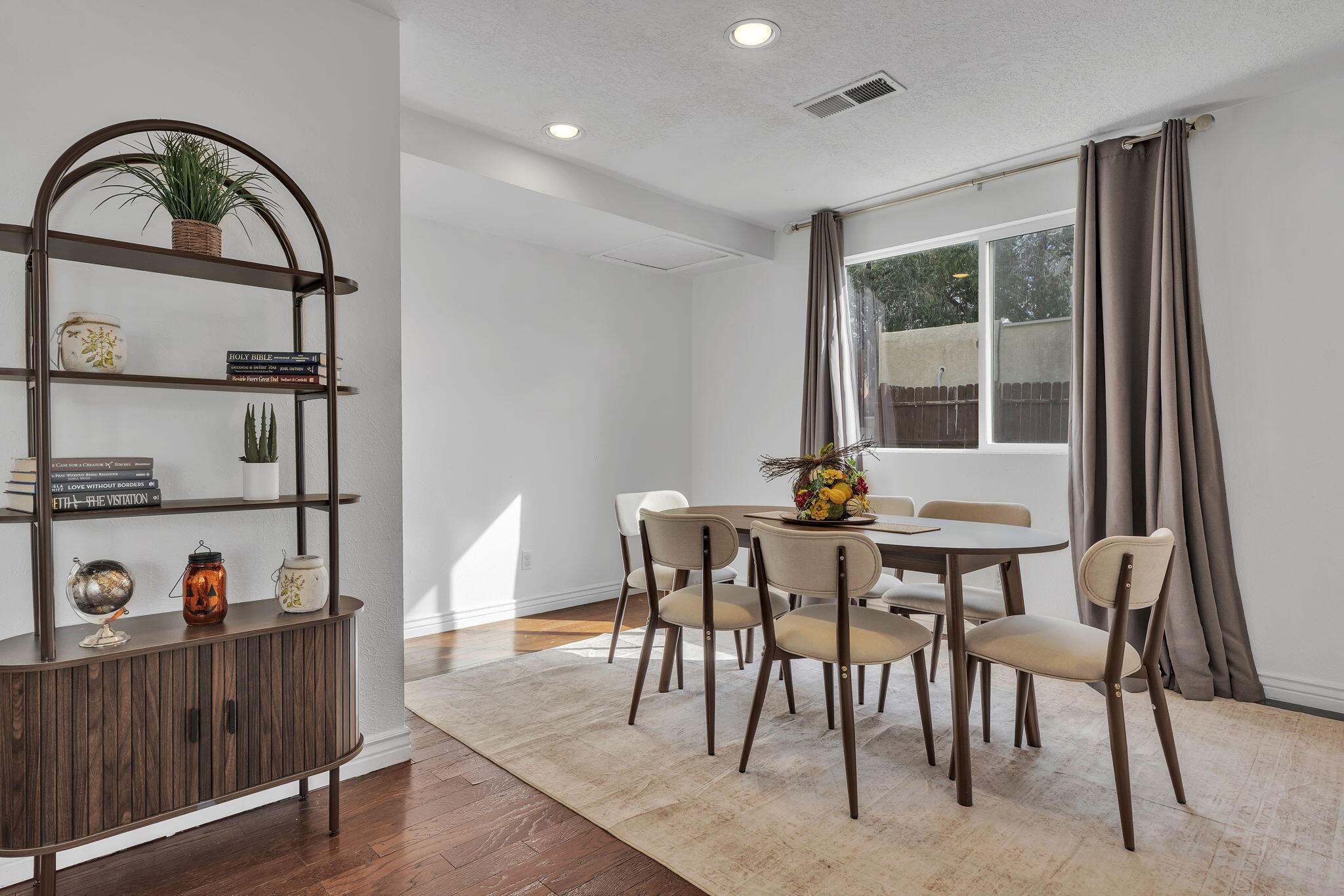 Photo 5 — 1522 Conchas Street NE