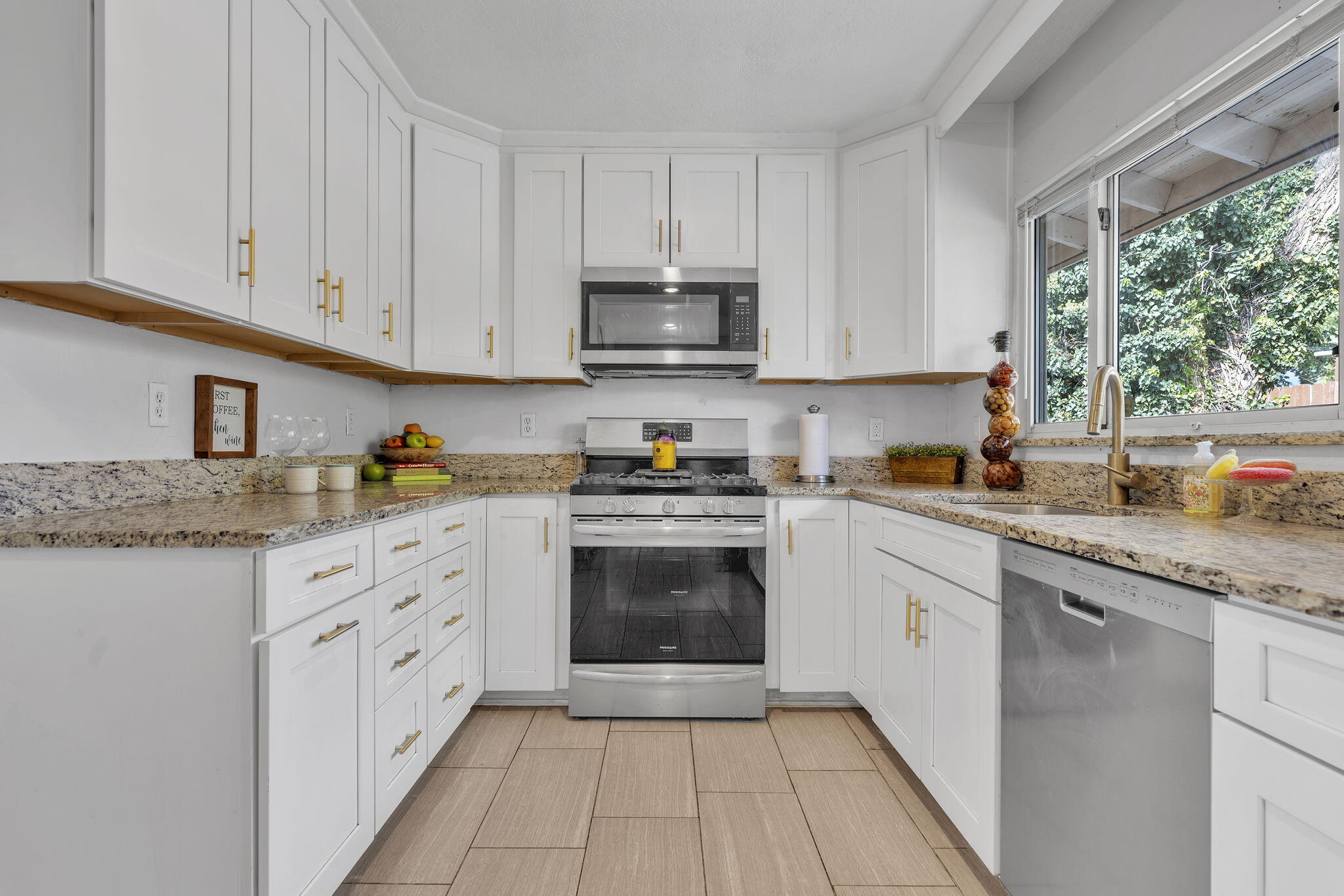 Photo 8 — 1522 Conchas Street NE