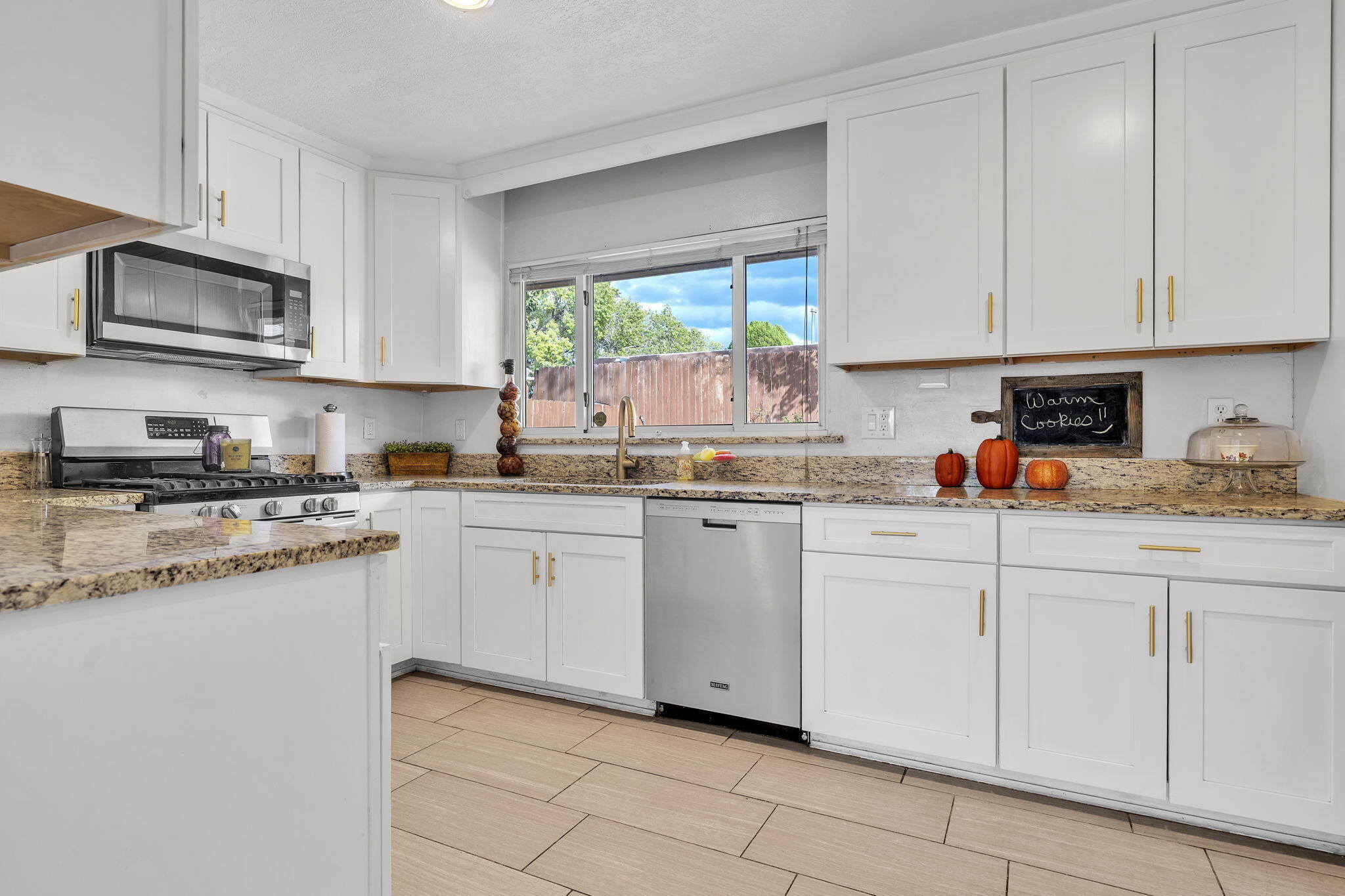 Photo 9 — 1522 Conchas Street NE