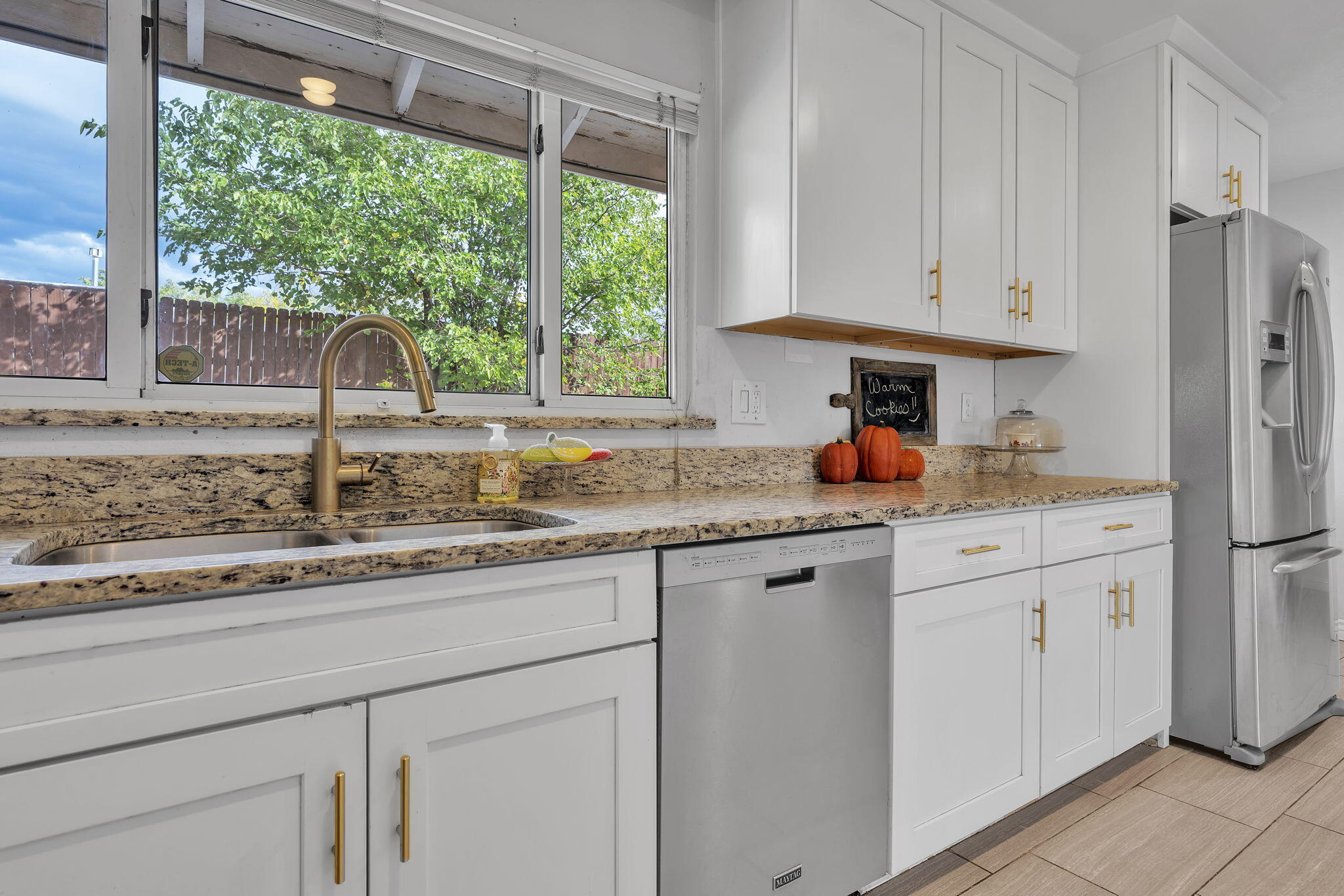 Photo 10 — 1522 Conchas Street NE