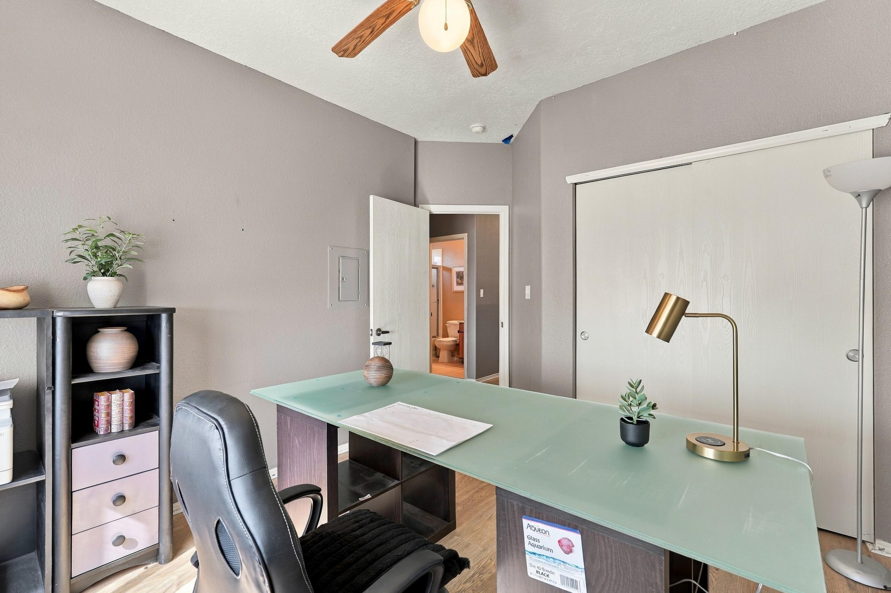 Photo 8 — 10023 Rio Corto Avenue SW