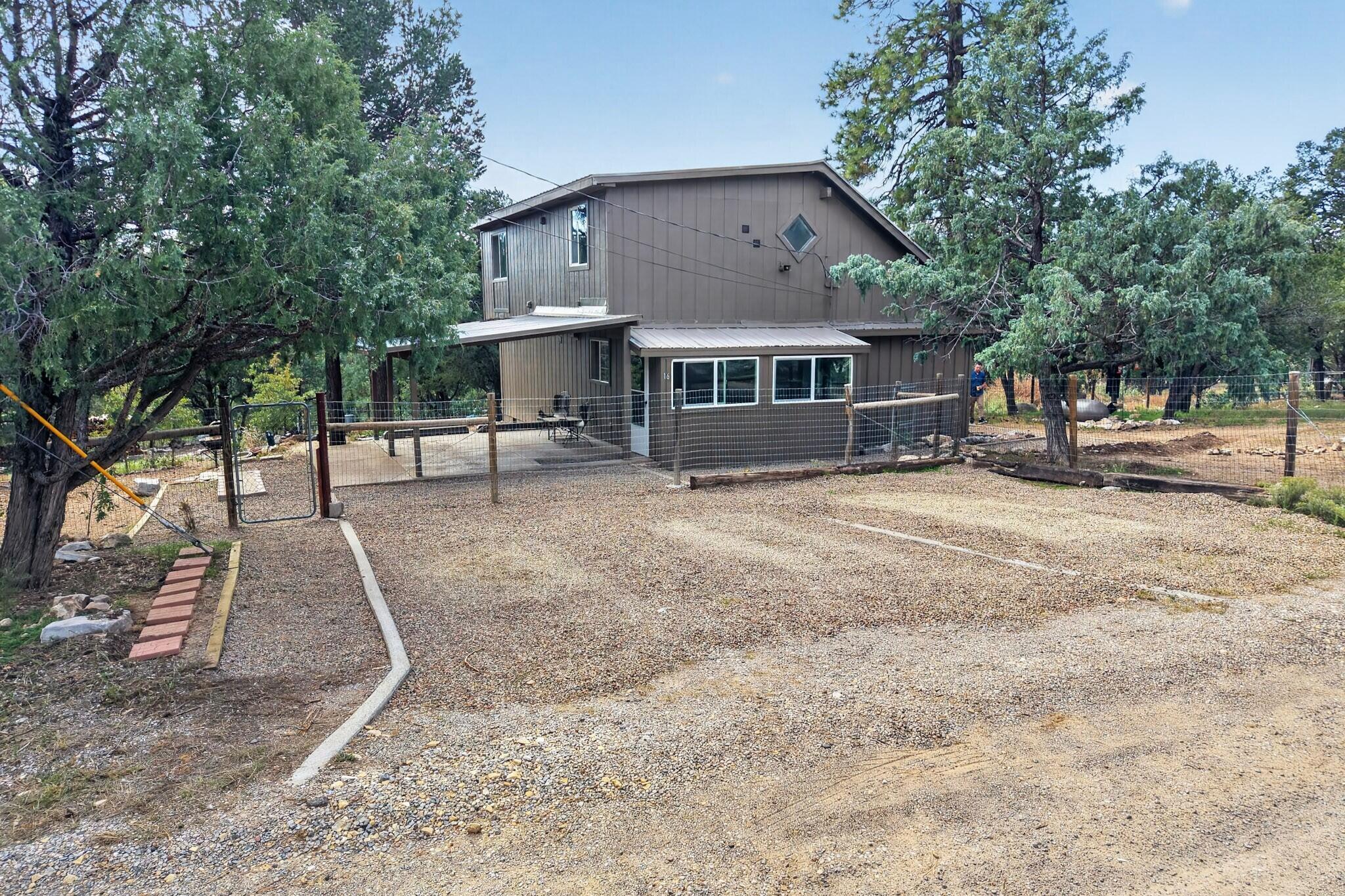 16 Thunderbird Lane, Tijeras, NM 87059