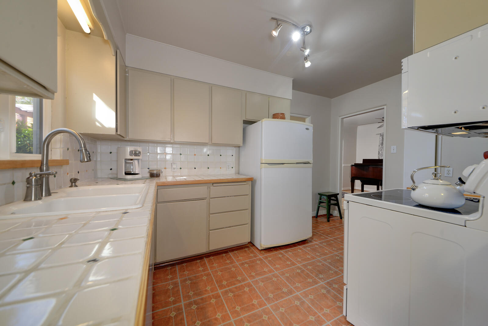 Photo 18 — 3024 Frontier Place NE