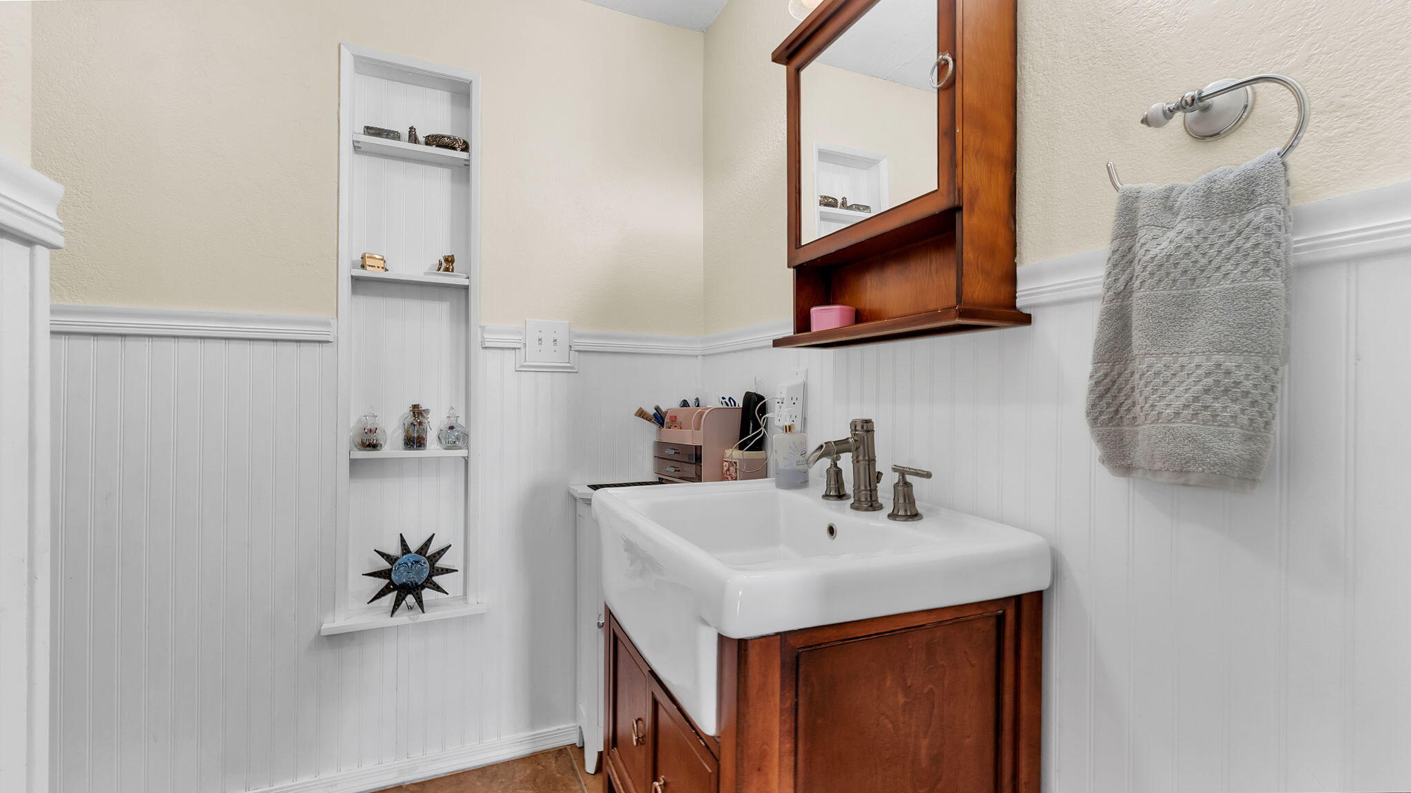 Photo 20 — 2411 Foothill Drive SW
