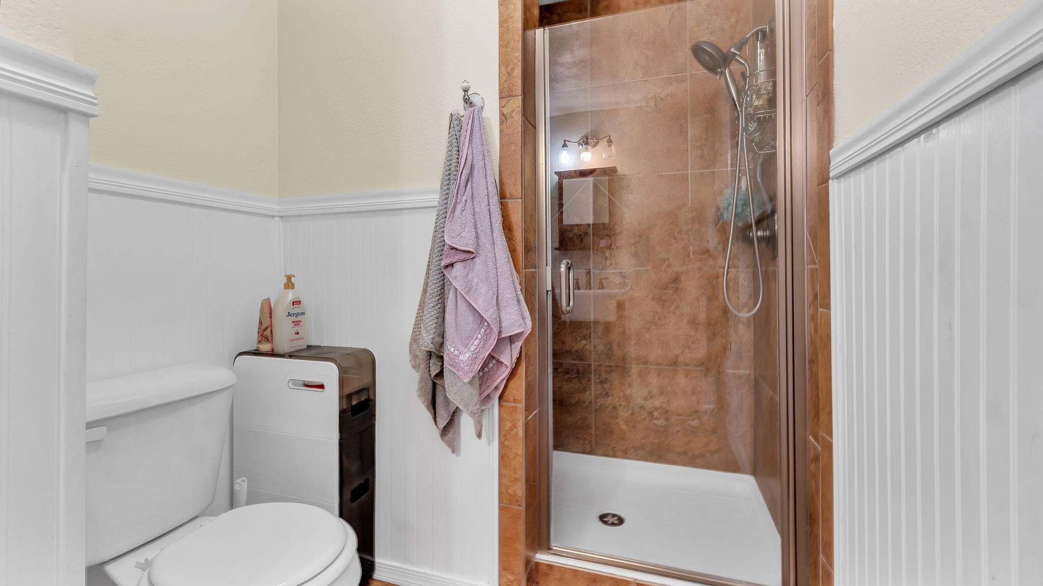 Photo 19 — 2411 Foothill Drive SW
