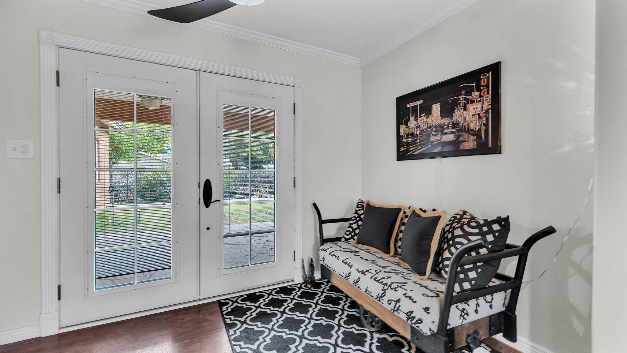 Photo 18 — 2411 Foothill Drive SW