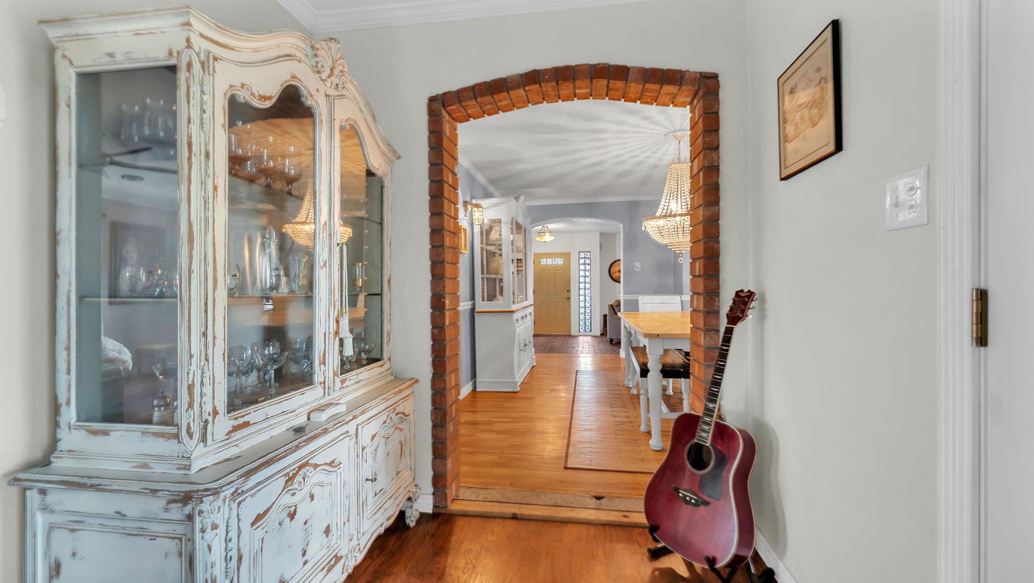 Photo 17 — 2411 Foothill Drive SW